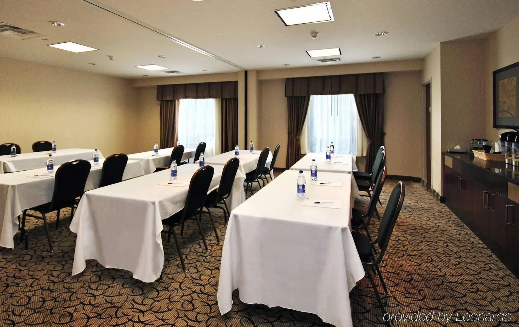 Holiday Inn Express Hotel & Suites Ottawa Airport by IHG