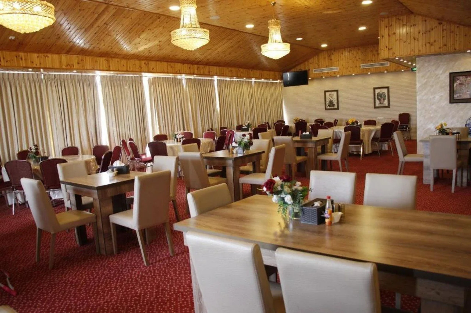 Balcony Hotel & Suites