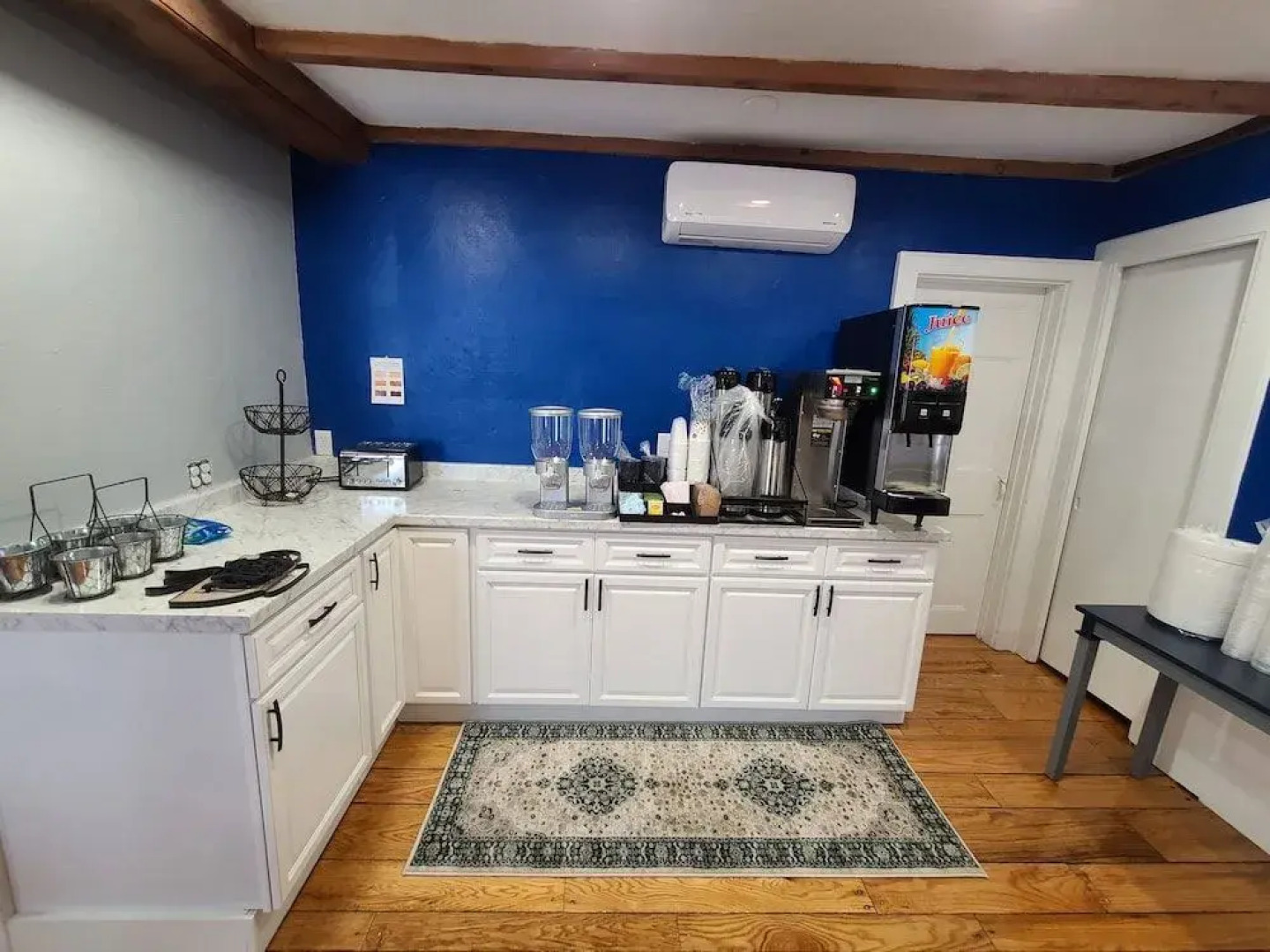 Olde Tavern Motel And Inn