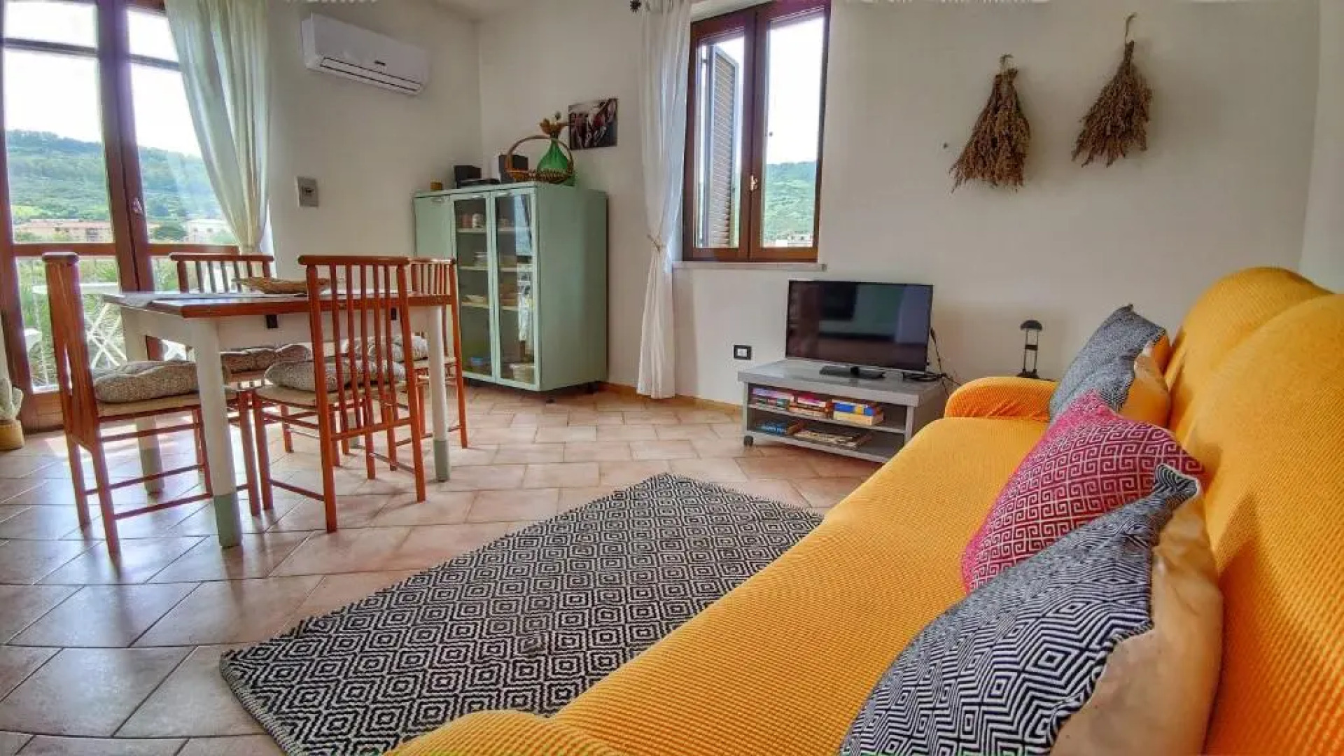 Bosa Apartments "House on the River"