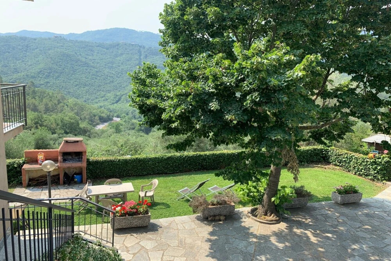 Apt 52 - Relax And Nature