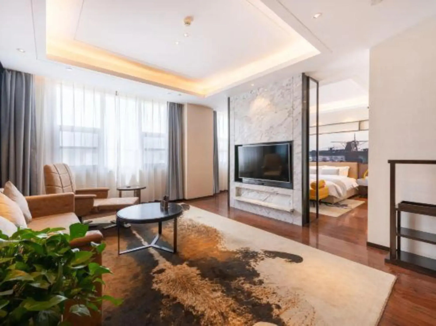 Huayang International Hotel