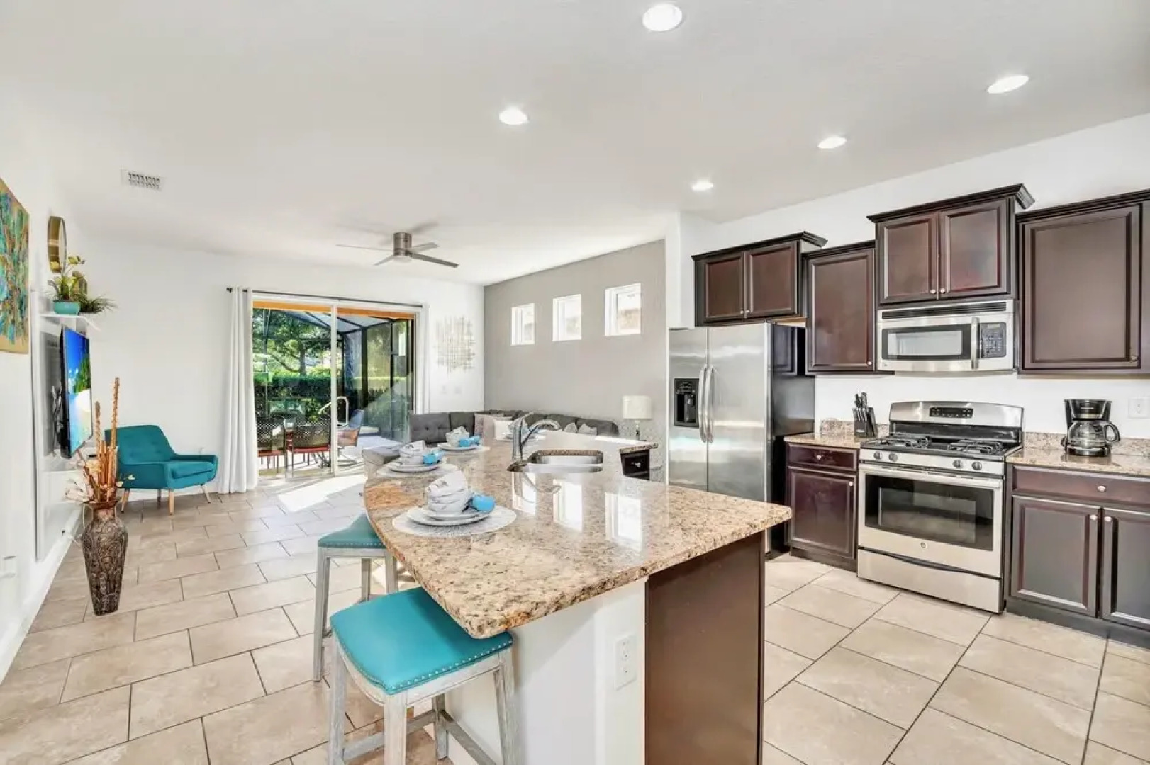 5BR Luxury Family Home - Pool BBQ and Netflix