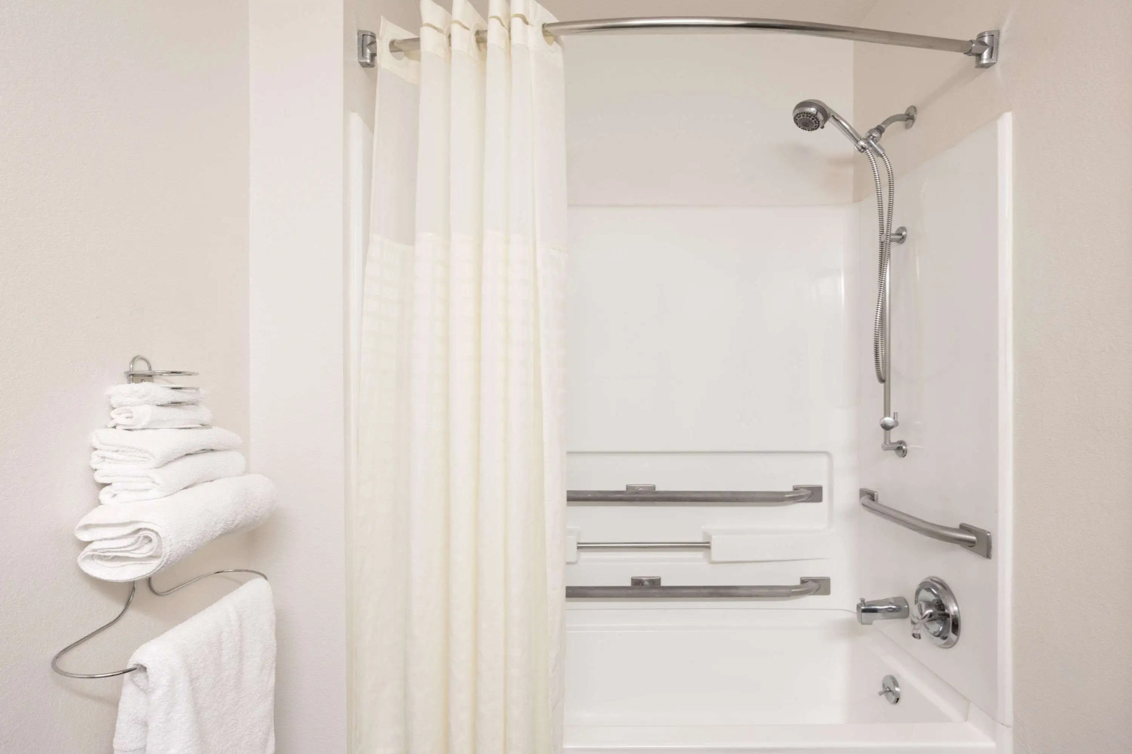 Super 8 by Wyndham Gainesville I-75 Hospital University Area