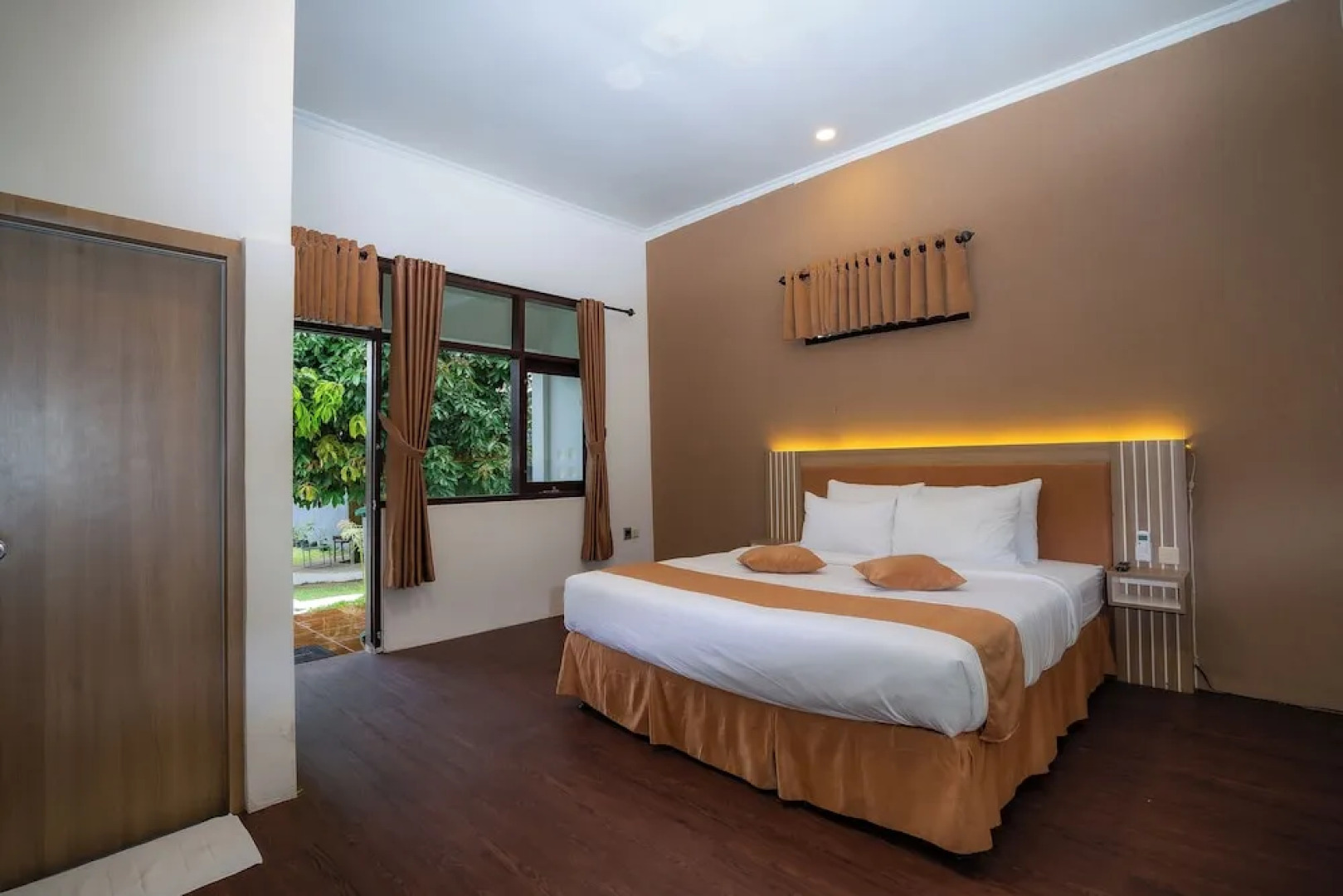 Nirvana Hotel Resort Tetebatu