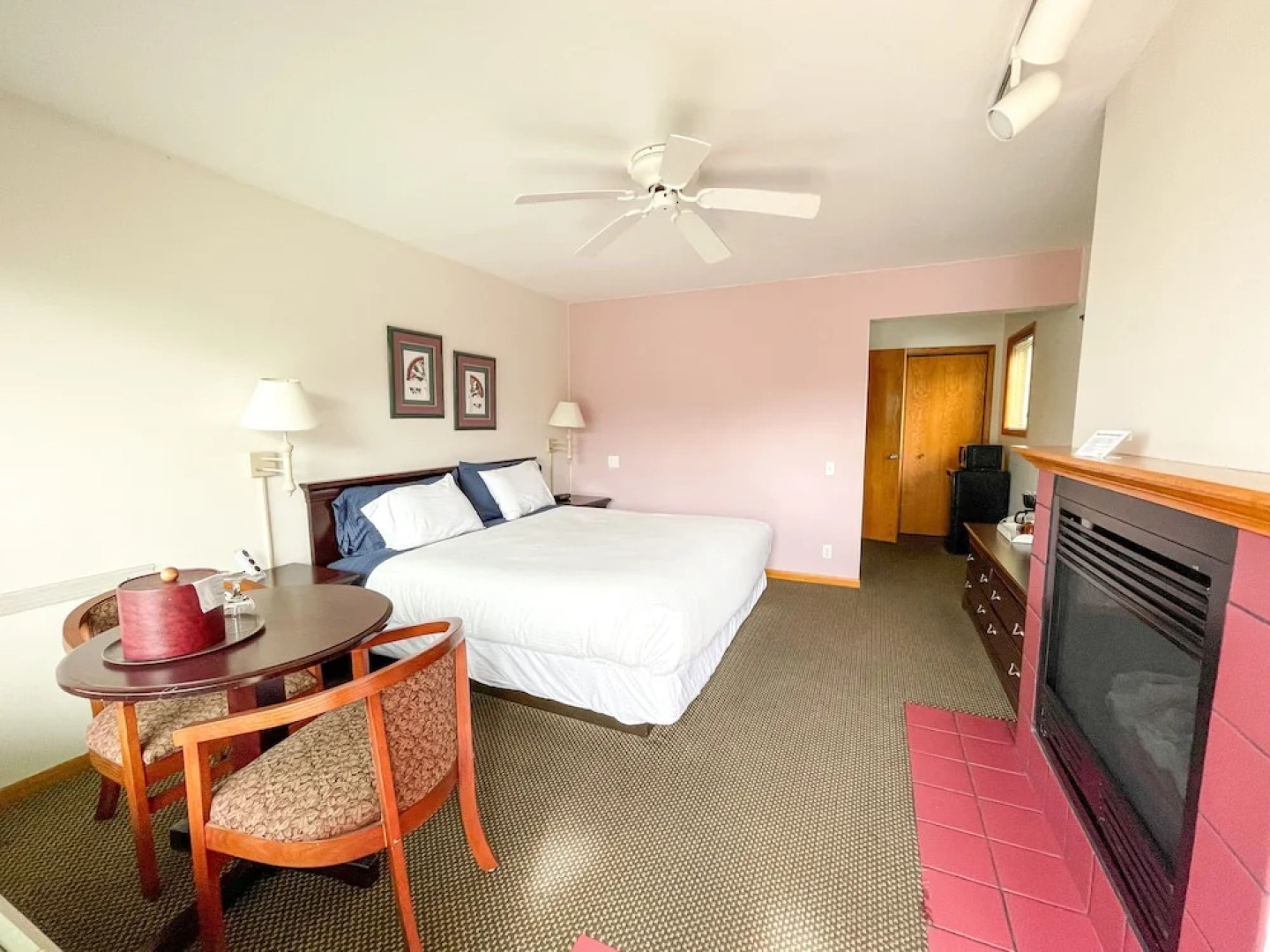 Lake Bluff Inn and Suites