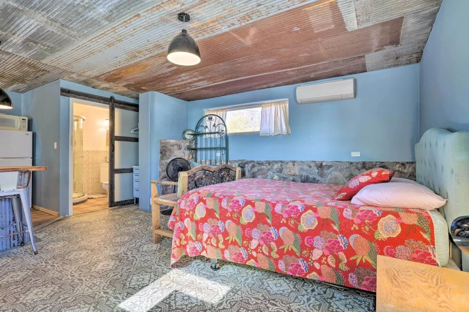 Unique Santa Cruz Studio ~ 25 Mi to Santa Fe