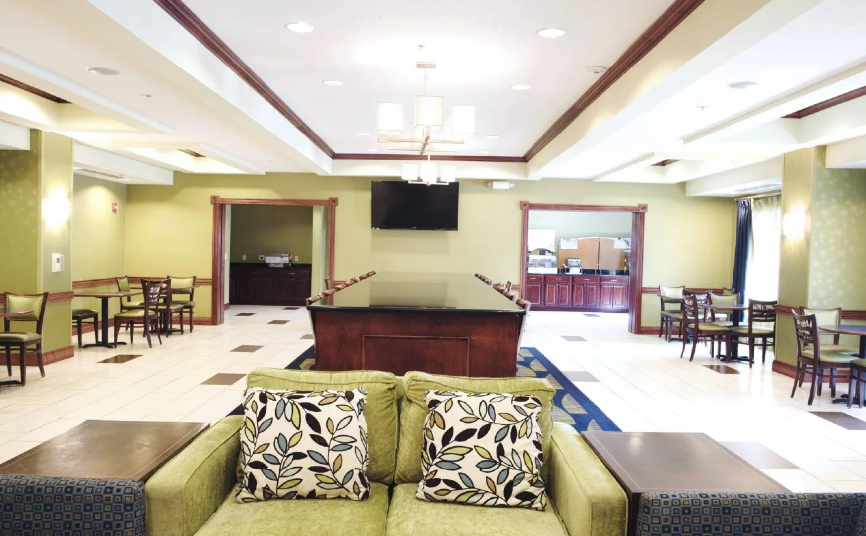 Holiday Inn Express and Suites Urbandale by IHG