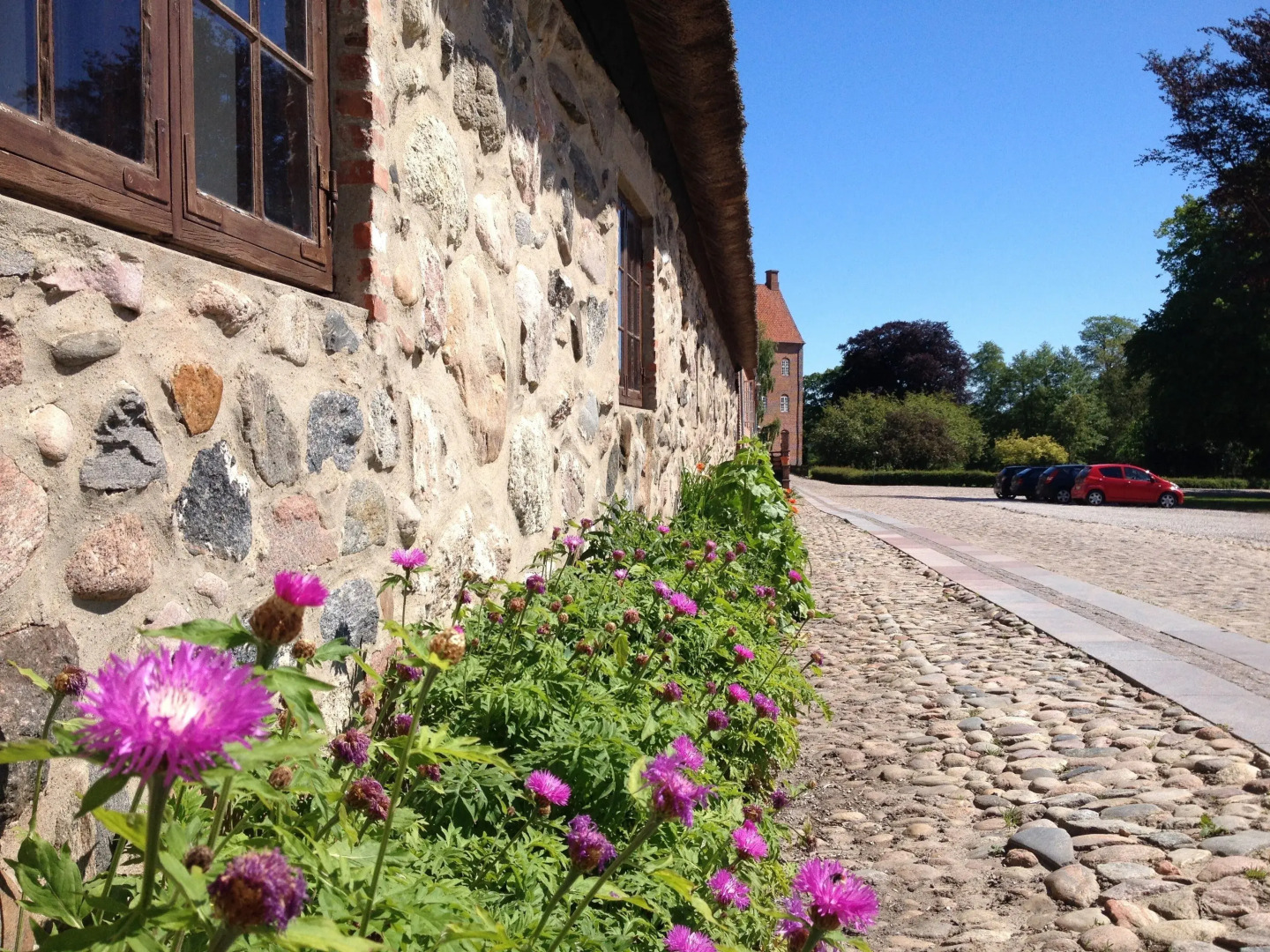 Sostrup Slot og Kloster