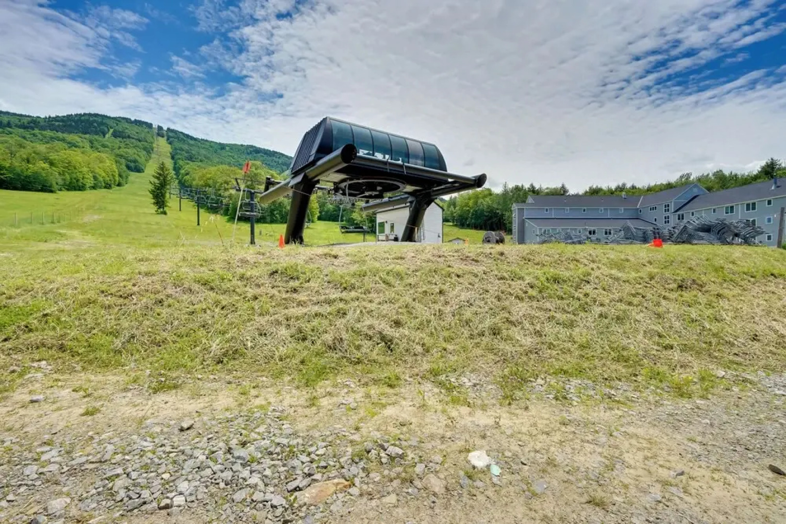 Ski-in/ski-out Magic Mountain Condo w/ Deck!