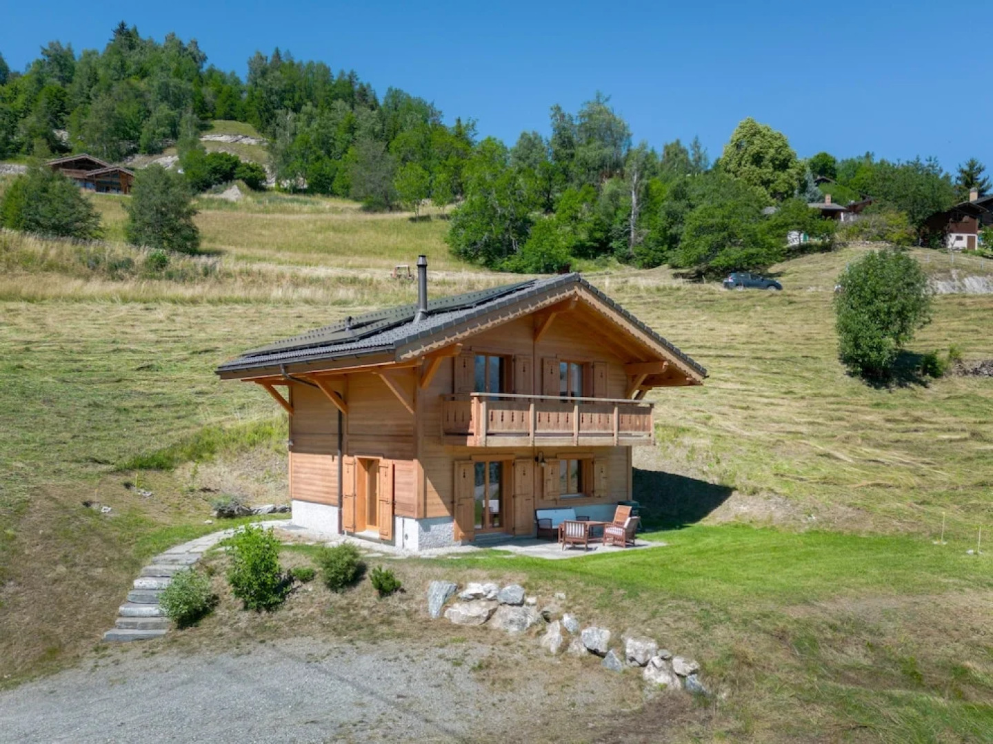 Chalet Le Cerf - NEW Build, Stylish Stay