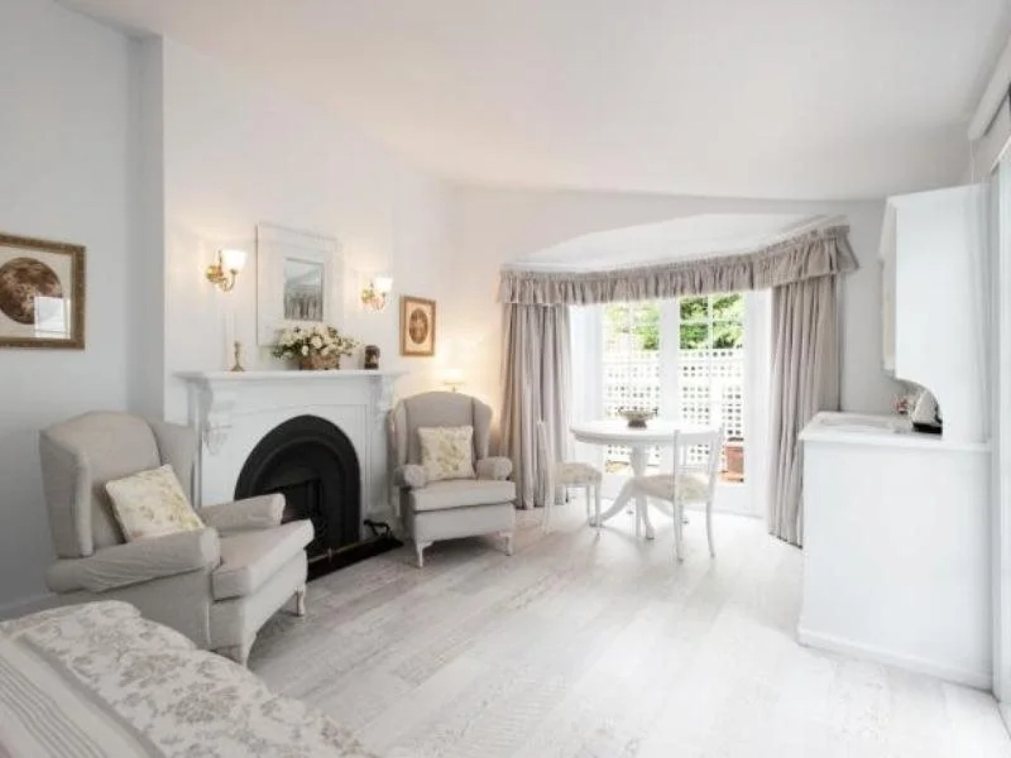 White Dove Cottage Bed and Breakfast