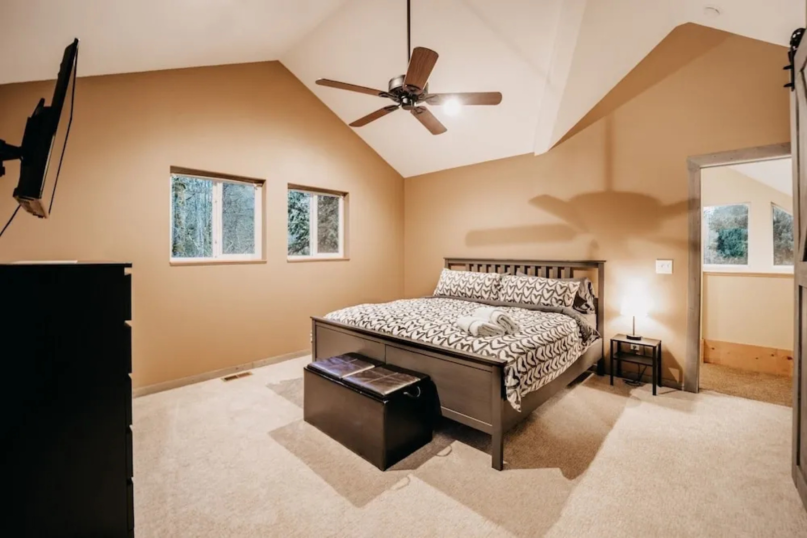 02gs - Hot Tub - Wifi - D/w - W/d - Sleeps 8 2 Bedroom Home by RedAwning