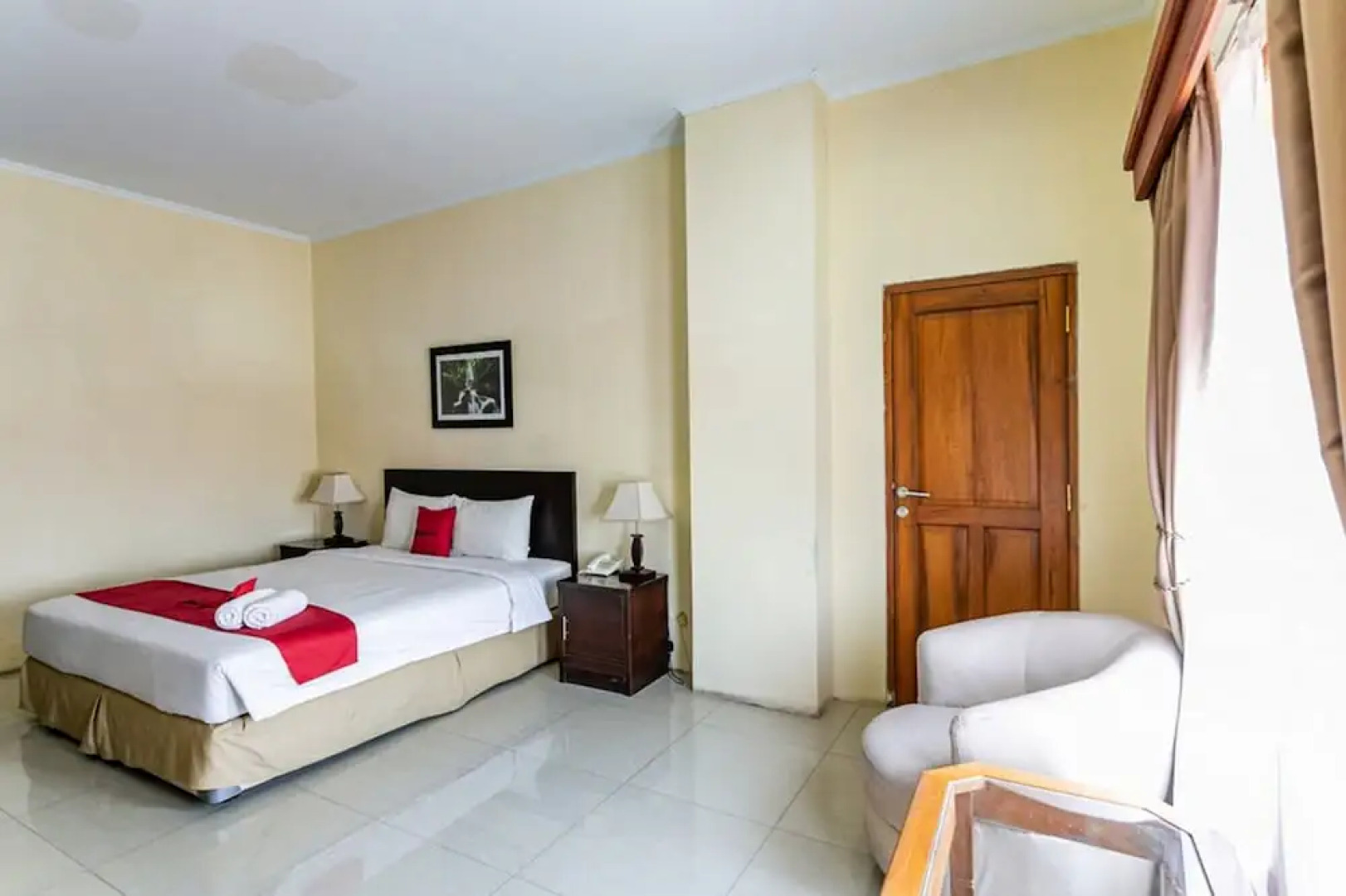 RedDoorz Plus near Alun Alun Karanganyar