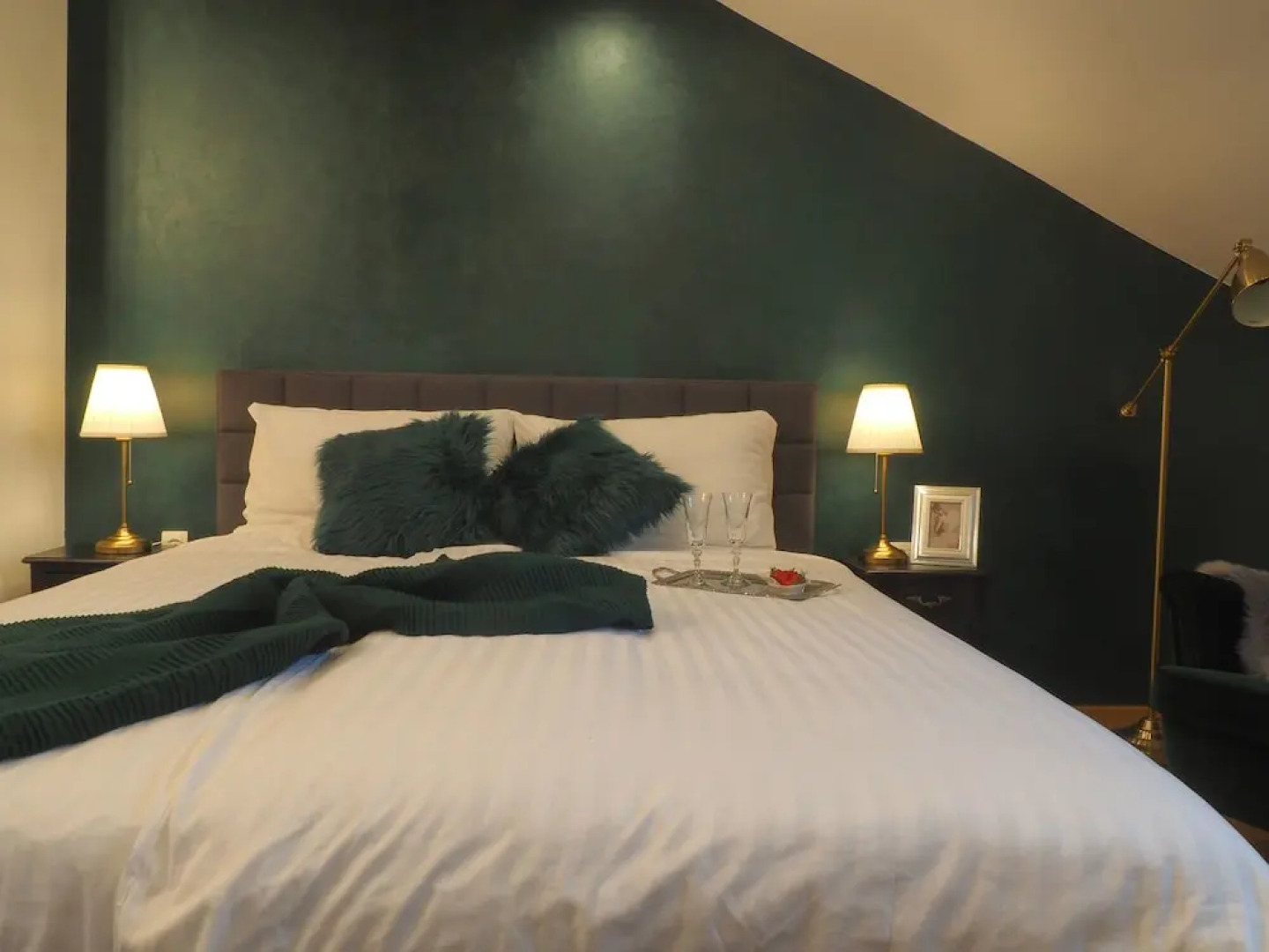 Apartments and Rooms Sara Latin