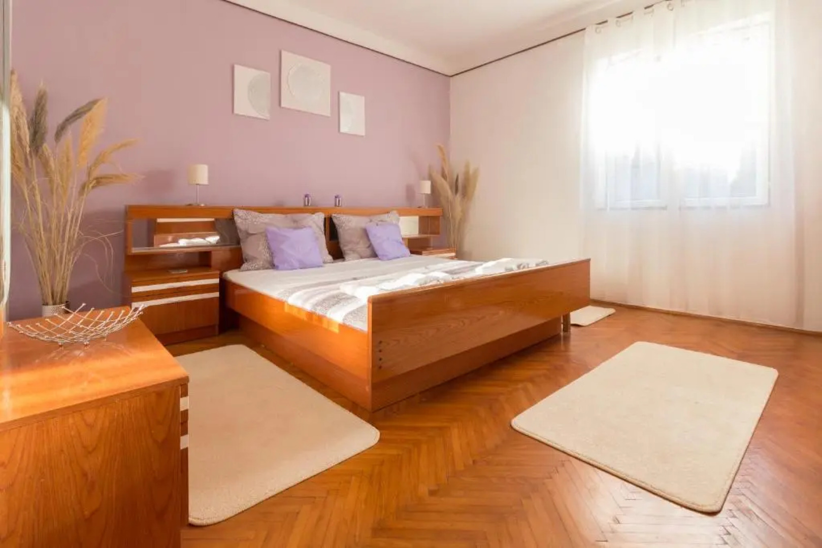 House Jasmin large garden, near Nin