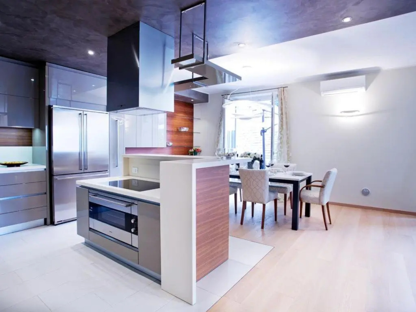 State of the Art Home Suite with 180° Panoramic Lake View, Pool, Sauna & Jacuzzi