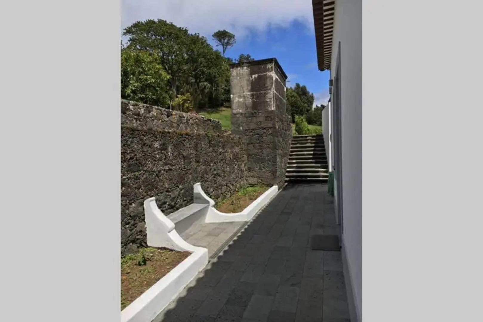 Summer house with BBQ and Garden