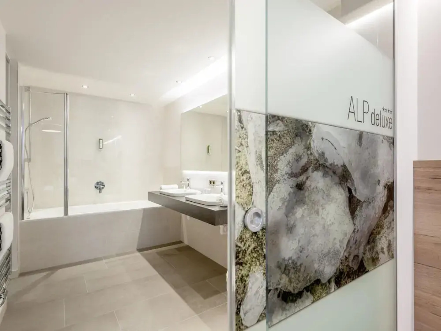 Regina’s Alp Deluxe