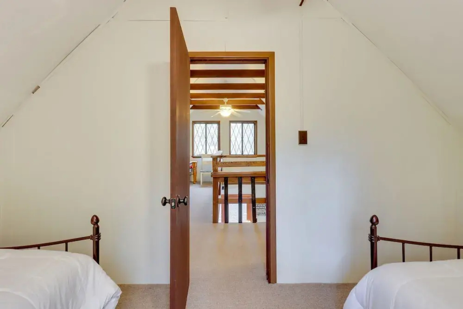 6 Mi to Lake Wallenpaupack: Poconos Getaway!