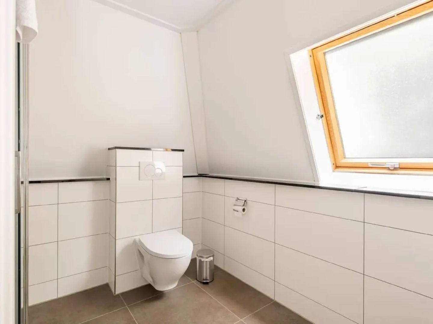 Charming Holiday Home in Poortugaal With Garden