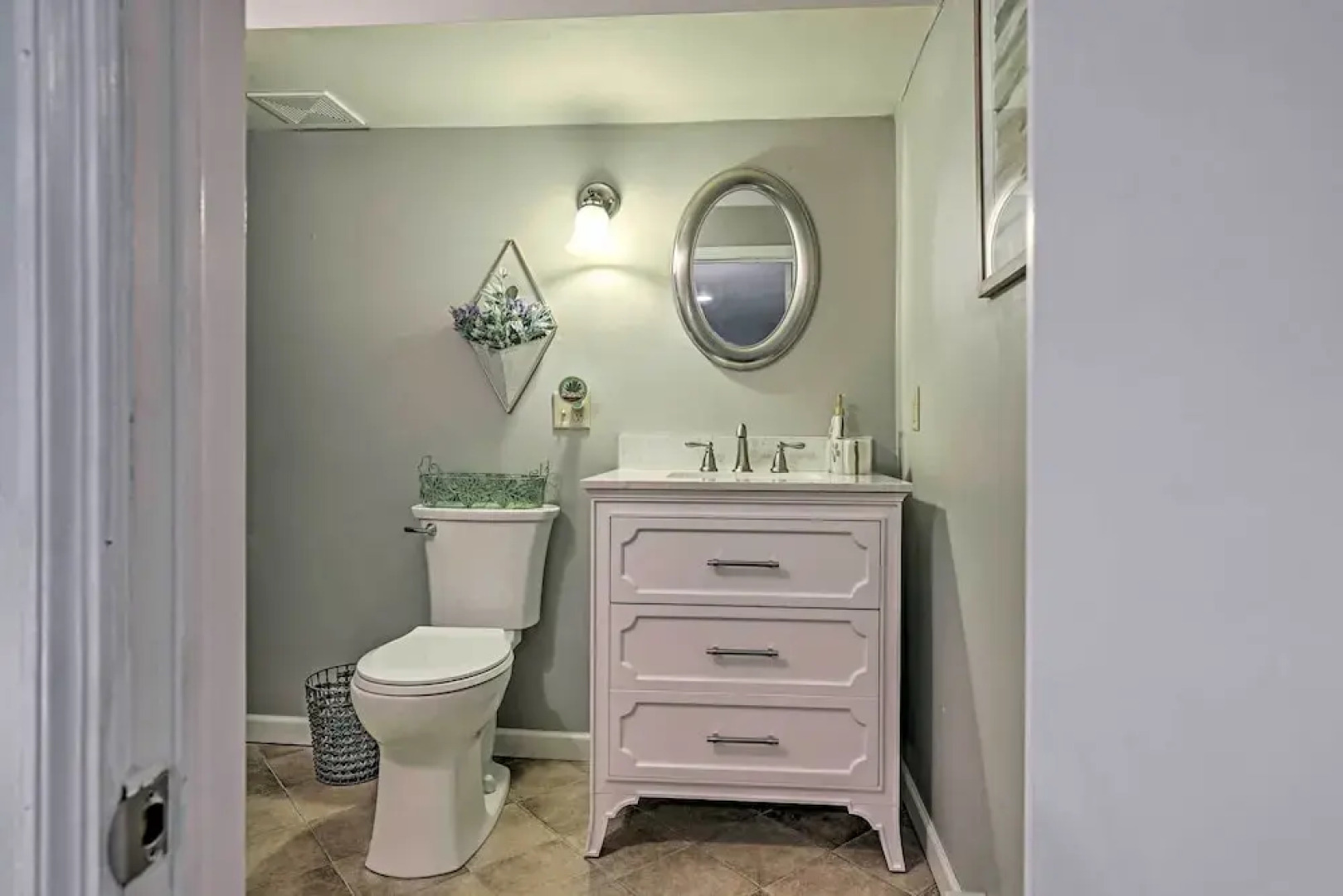 Newly Renovated Penn Yan Apartment < 1 Mi to Lake!