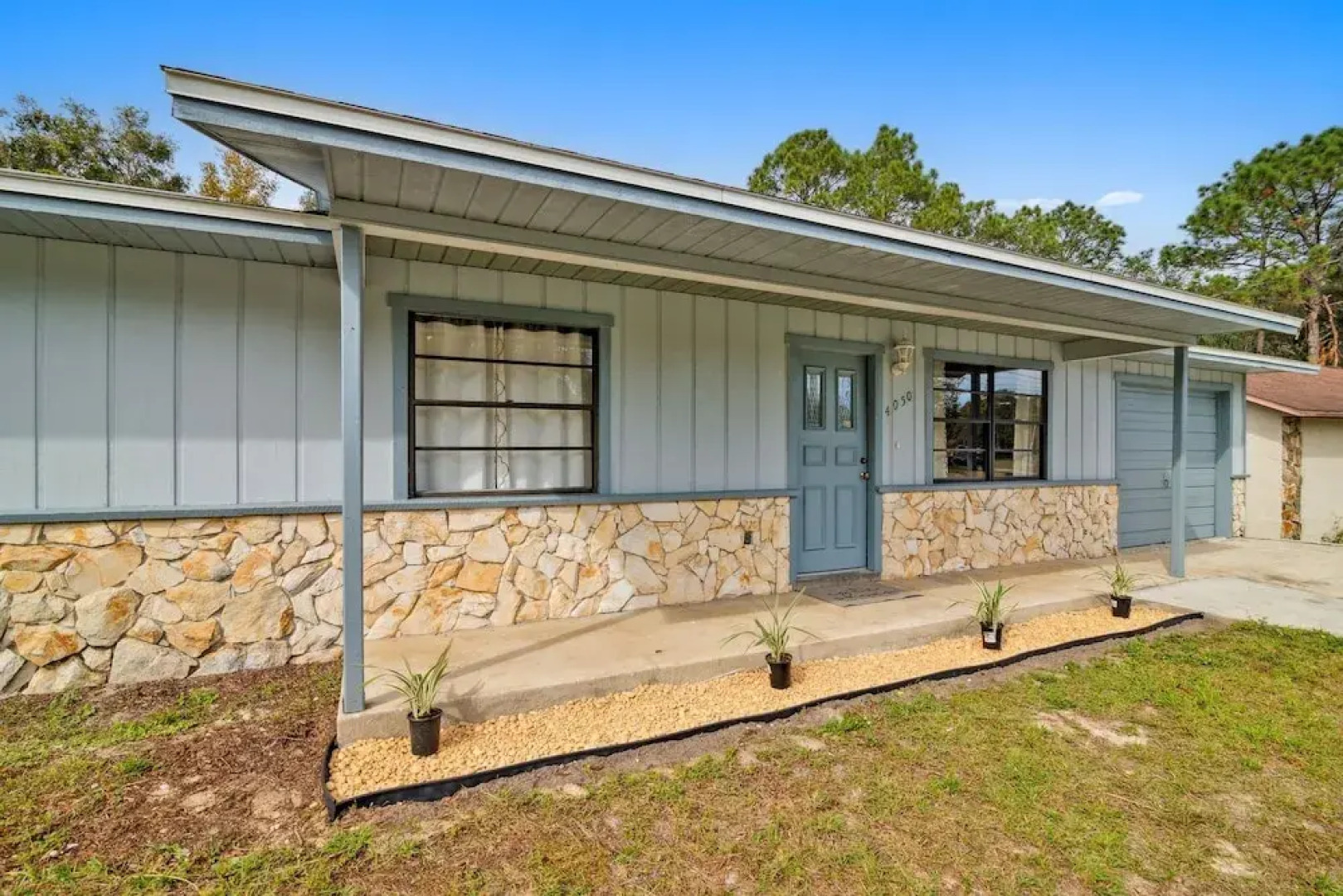 Charming Cottage Escape 3 Bedroom Home by RedAwning