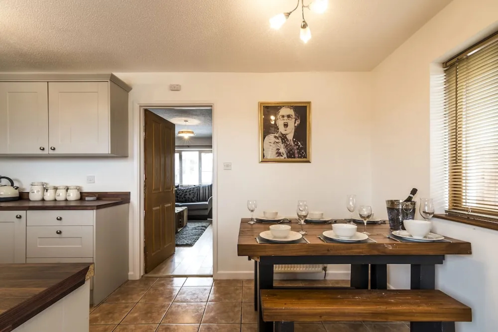 Field View - 3 Bedroom Holiday Home