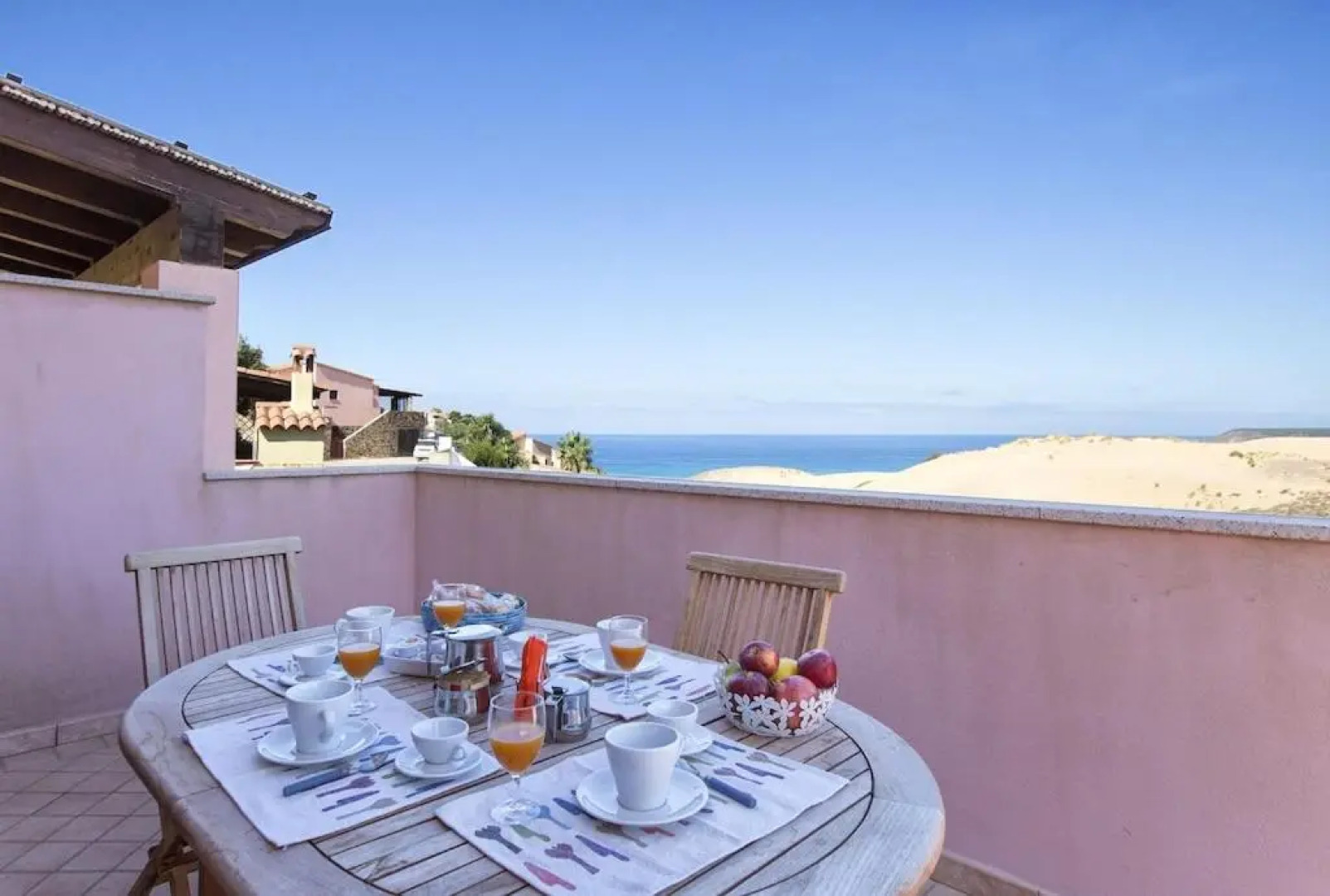 Torre dei Corsari vista mare con terrazza spiaggia sotto casa per 5 persone