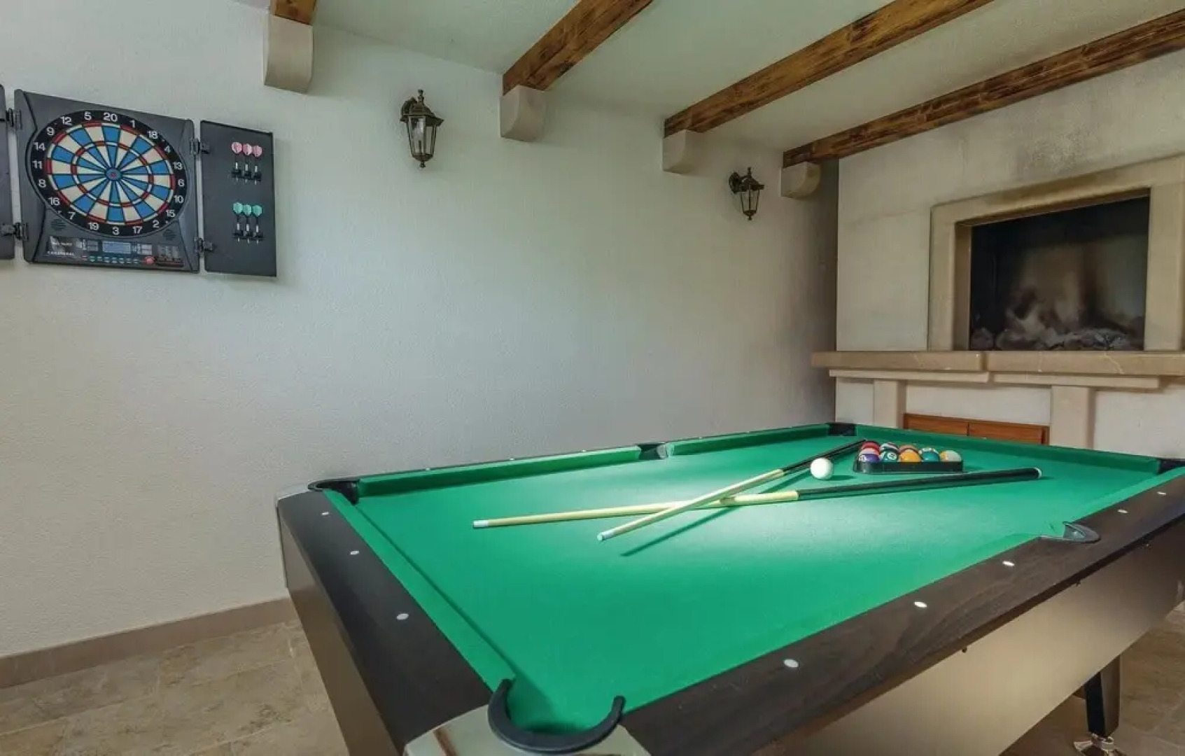 Beautiful Home in Pridraga With Wifi and 8 Bedrooms