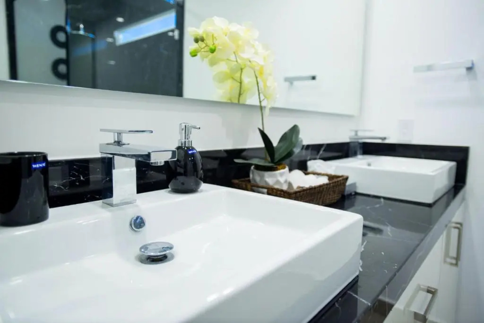 Real View Towers E306 by Casago