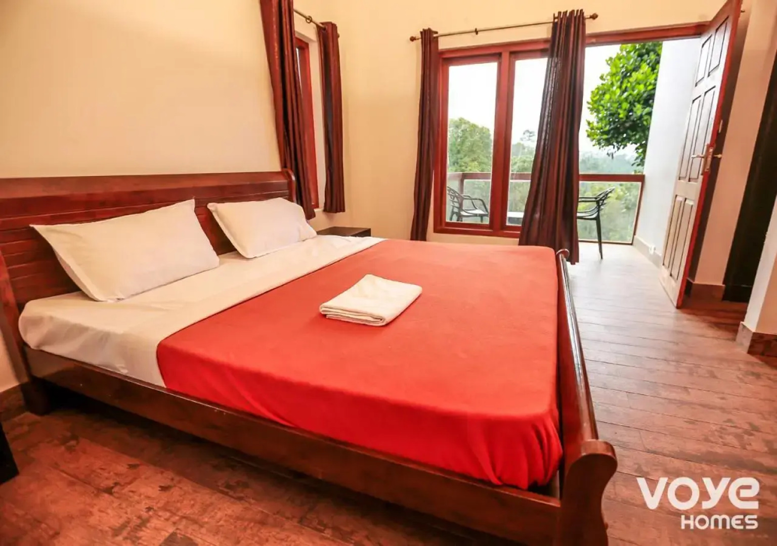 Chandragiri Bungalow by VOYE HOMES