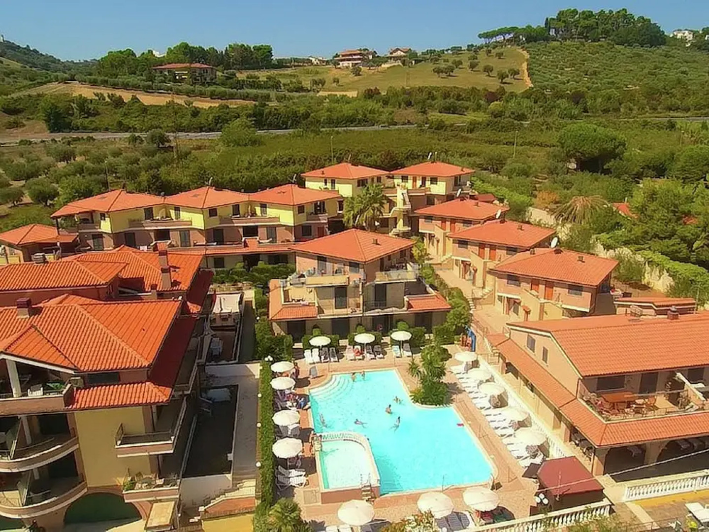 Apartment with Pool near Sea
