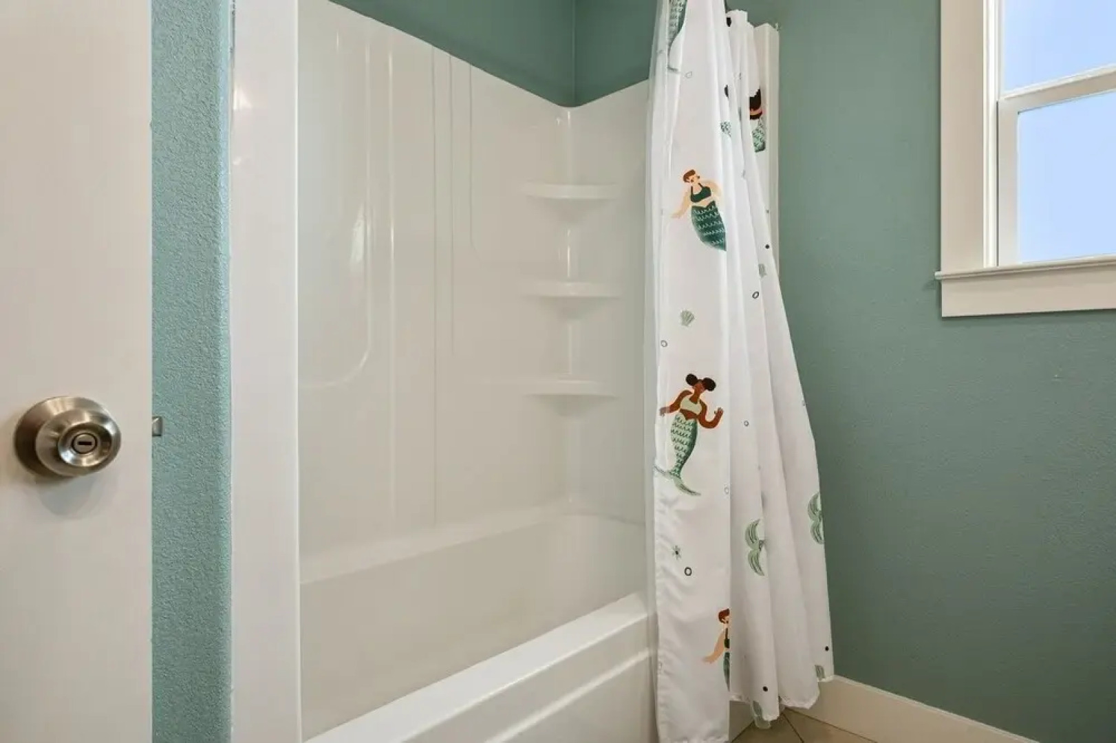 The Beach House 3 Bedroom Home by RedAwning