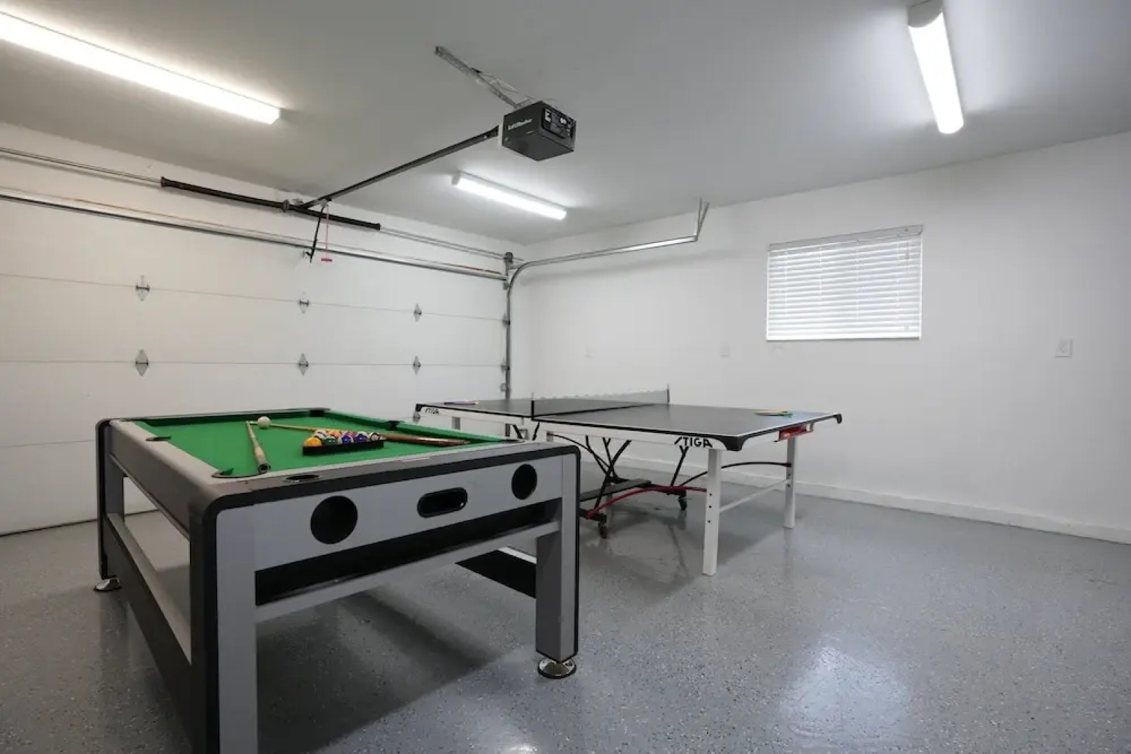 4 bedroom, 3 bathrooms Pool Home