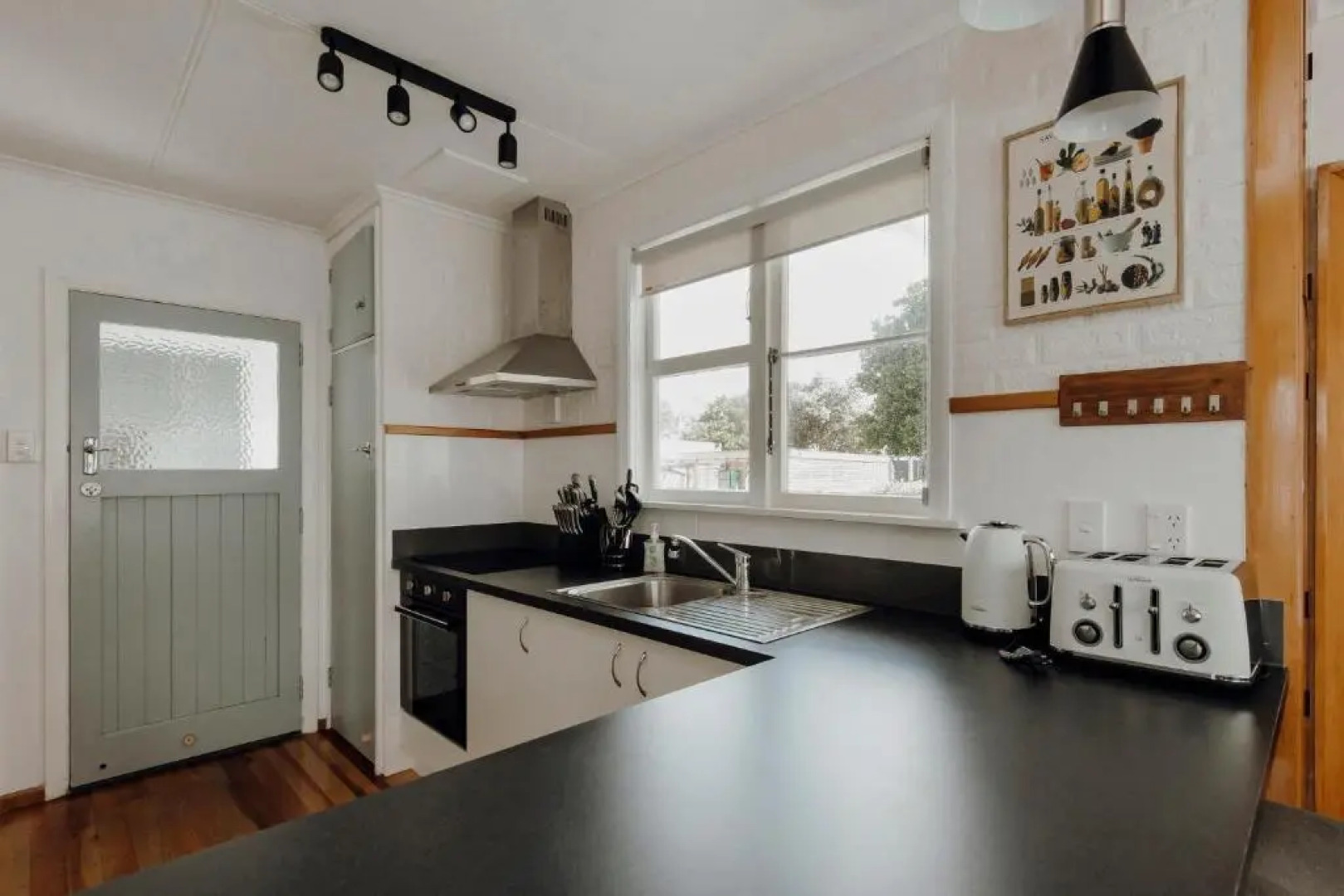 The Barefoot Bungalow - Opunake Beach