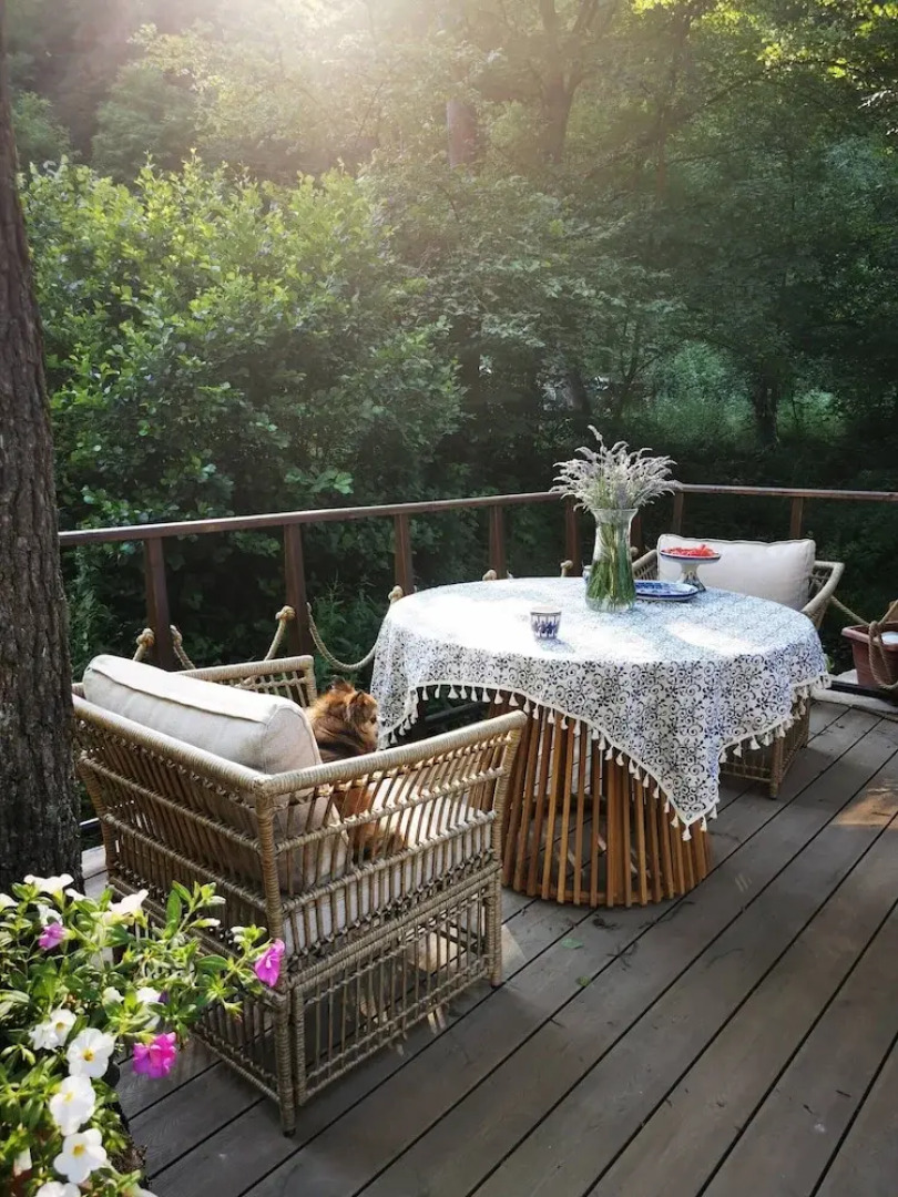 Sunny Wooden House on Creek, 30 Minutes Prague