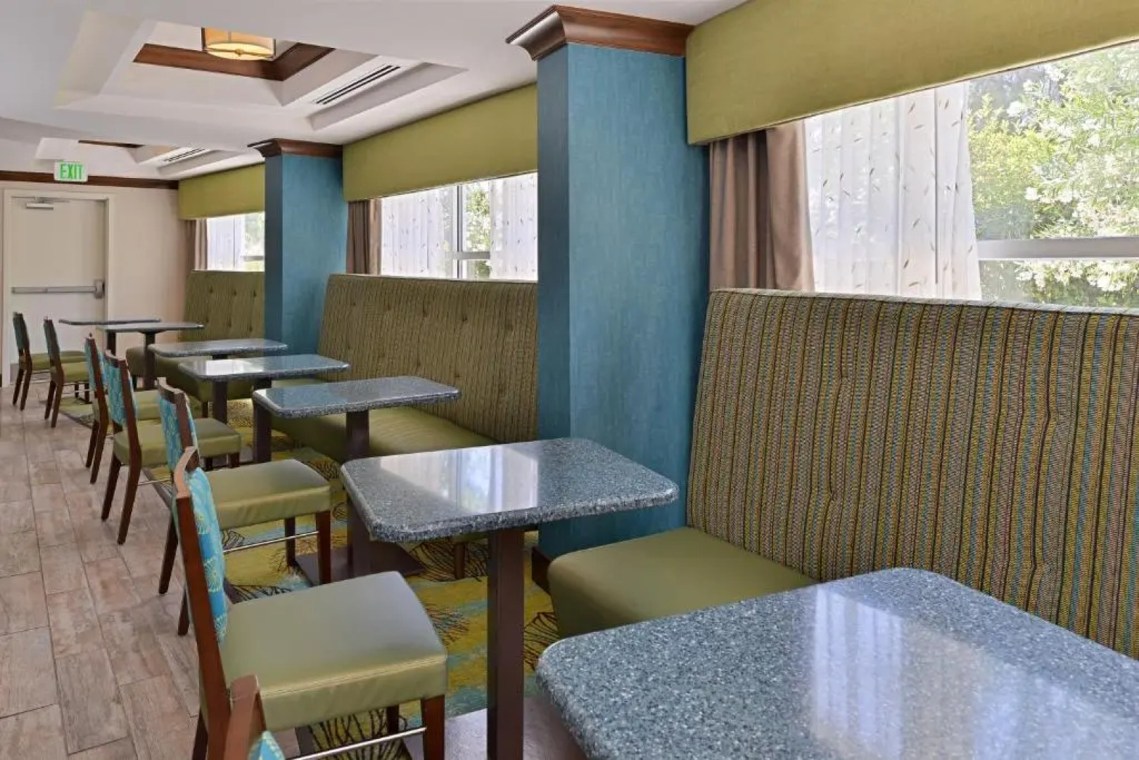 Holiday Inn Express Hotel & Suites River Park by IHG