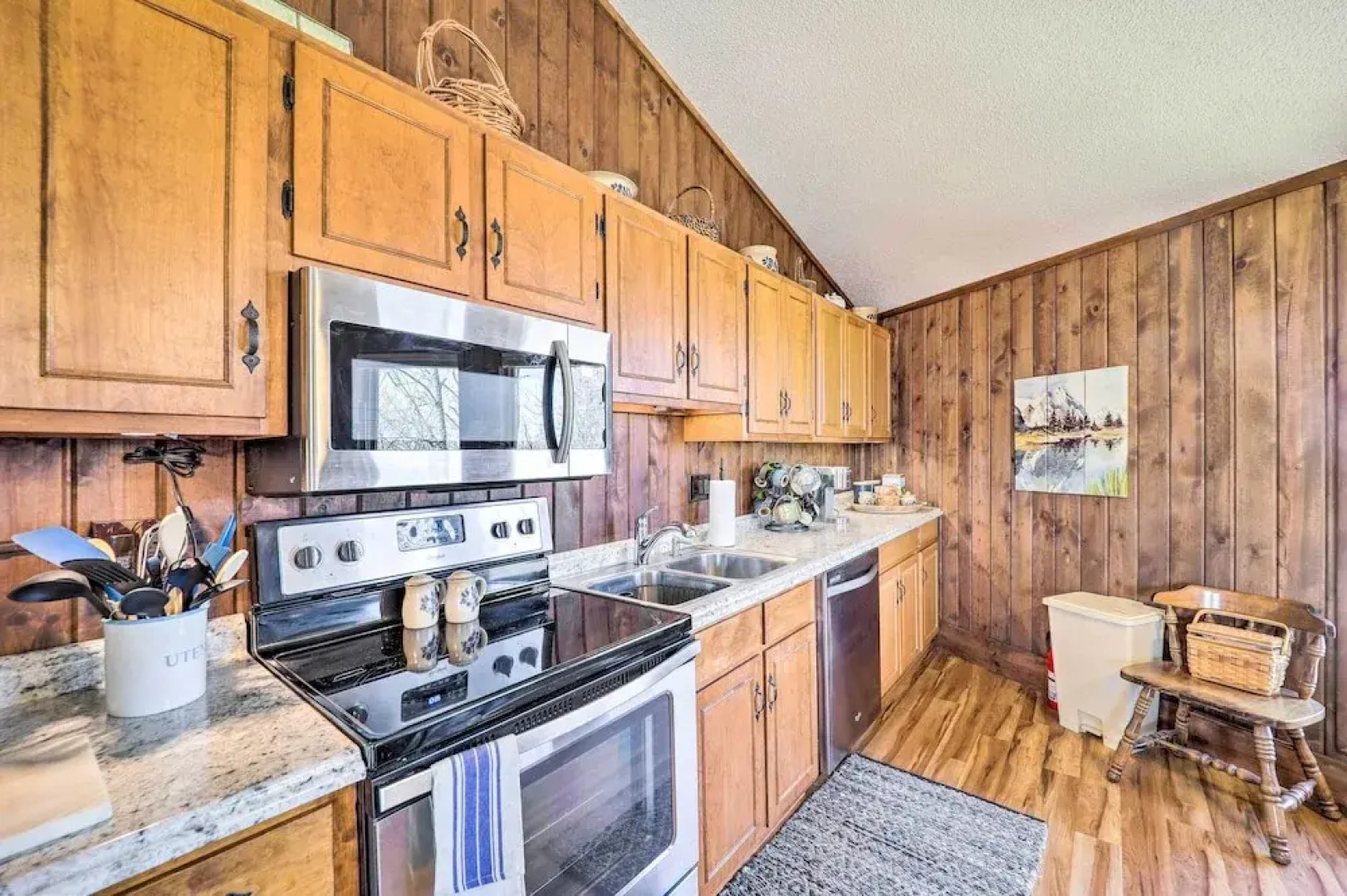 Beech Mountain Cabin w/ Deck: Half-mi to Skiing