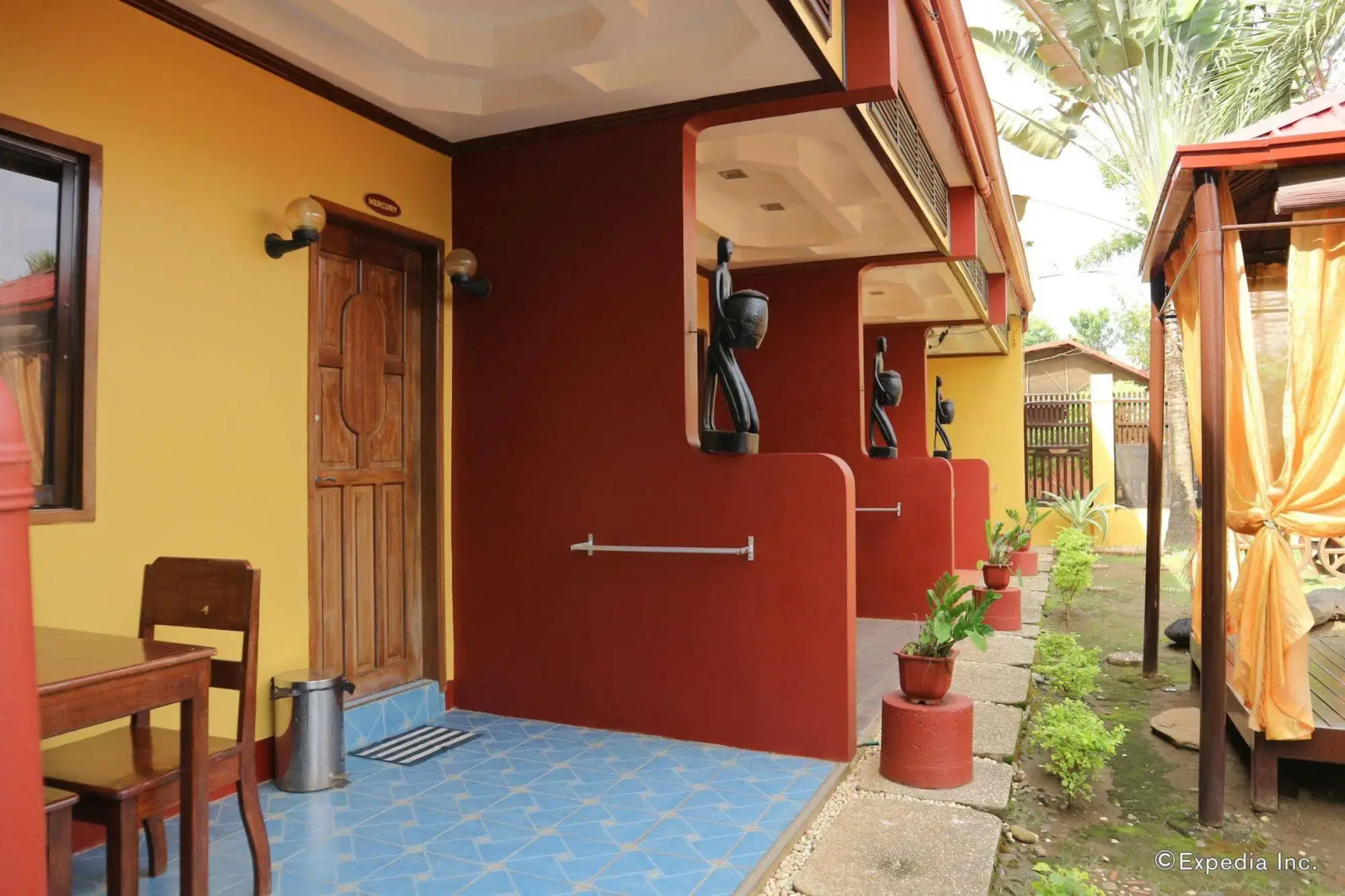 Tres Pension House