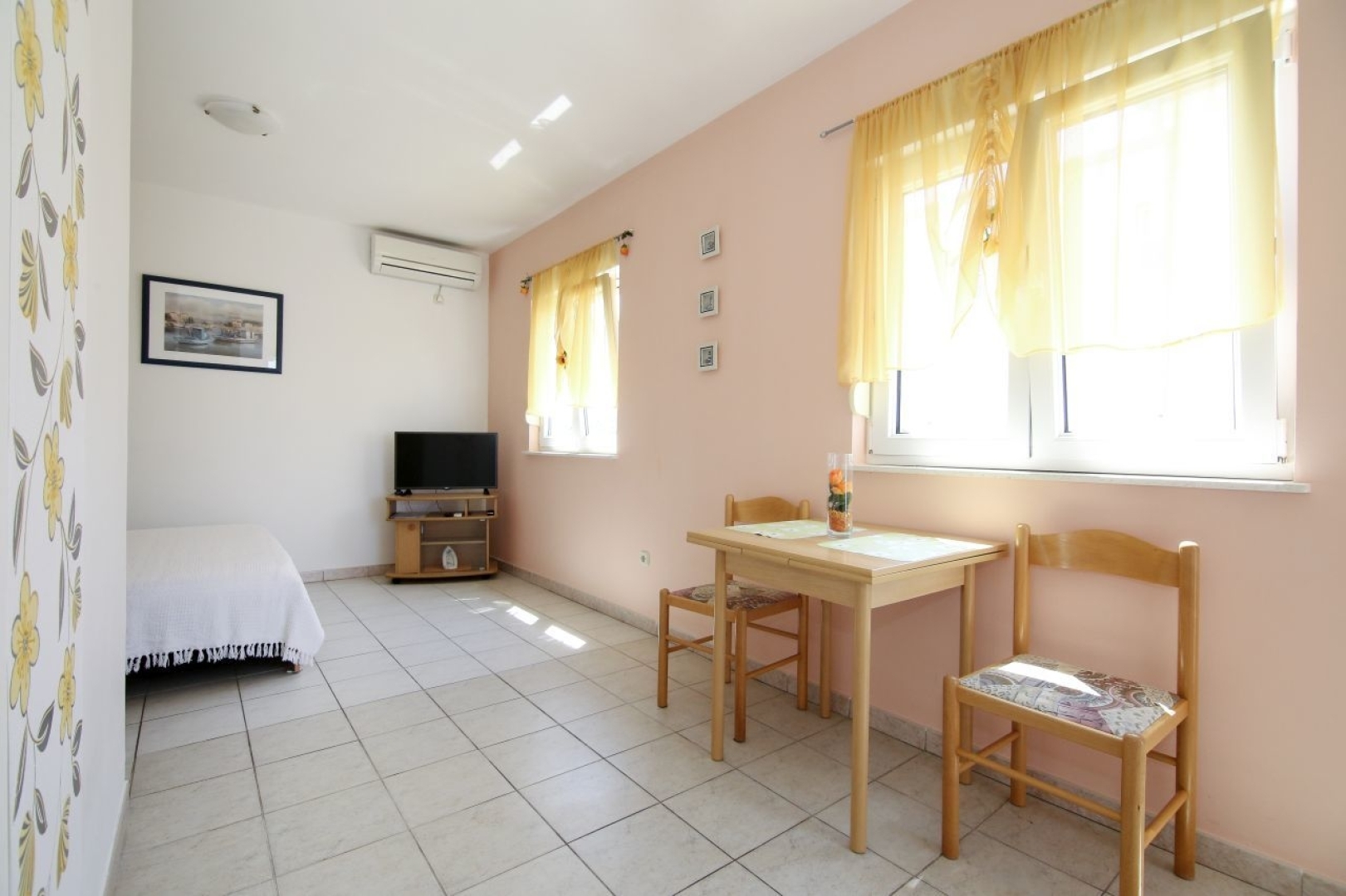Studio apartment Tea - parking and grill, 100 m from sea SA2 Rogoznica, Riviera Sibenik