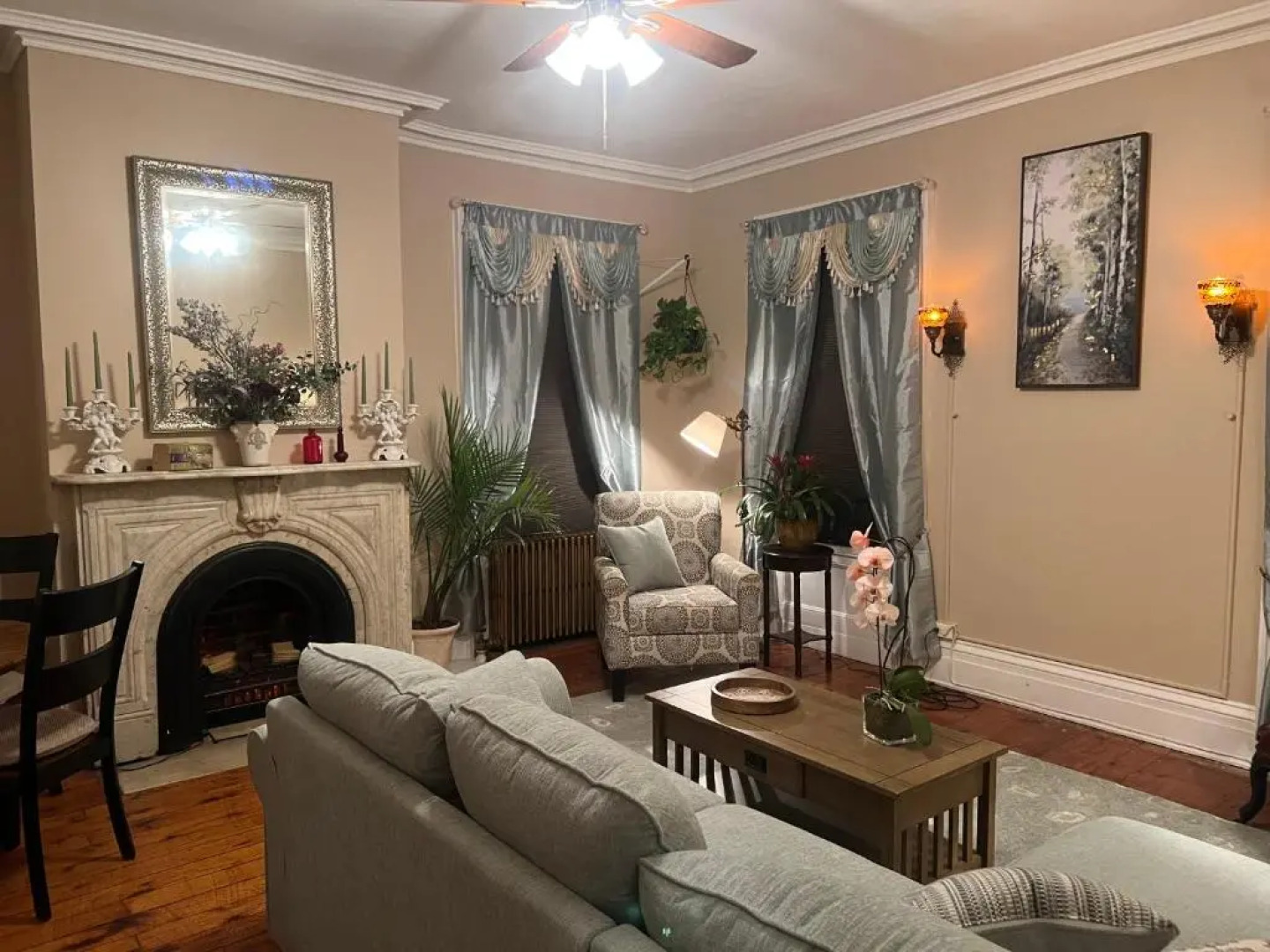 1 Br Private Victorian Apt in Convenient City Location on Half Acre Sleeps 4