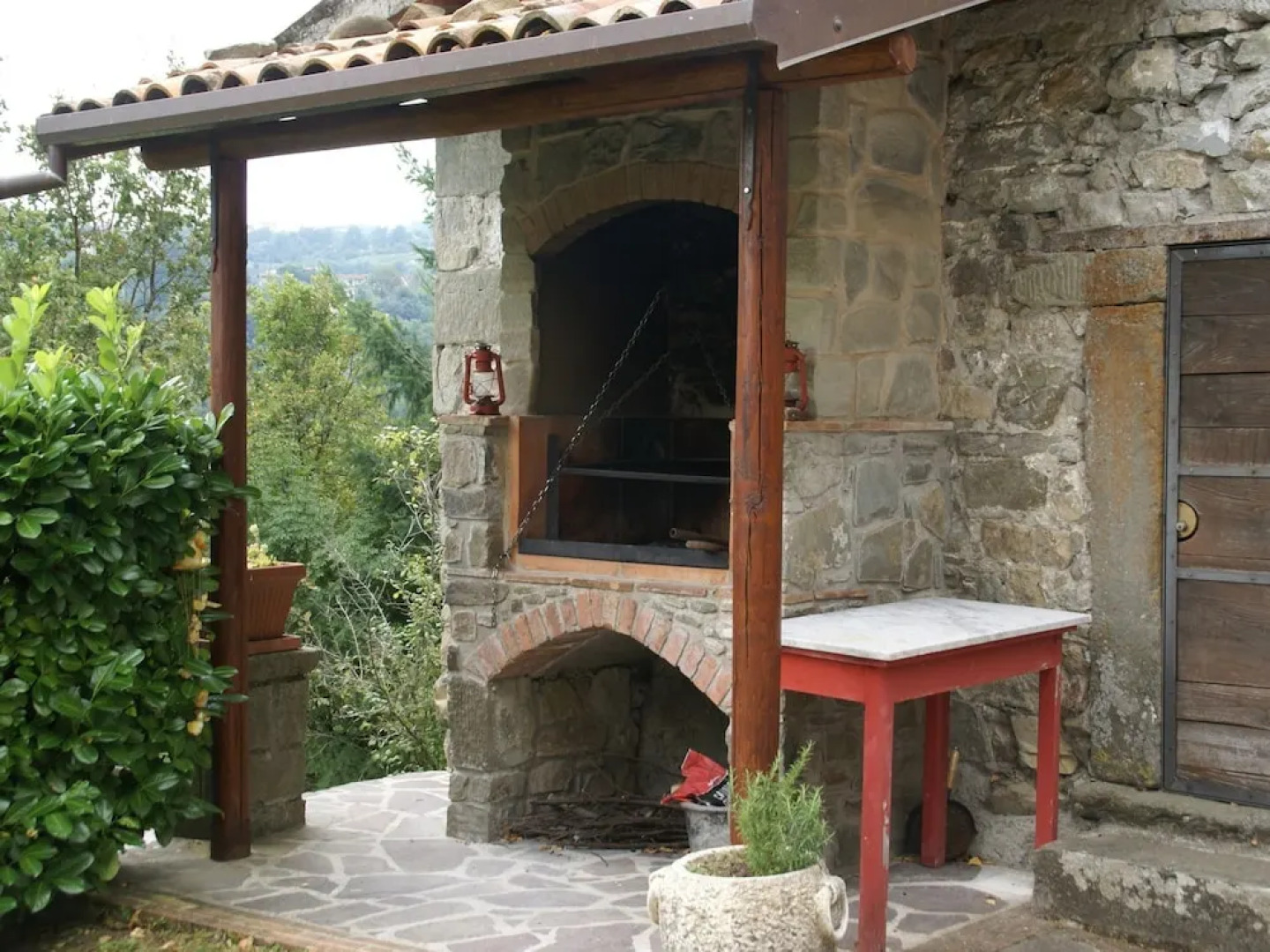 Tranquil Villa in San Romano di Garfagnana with Hot Tub