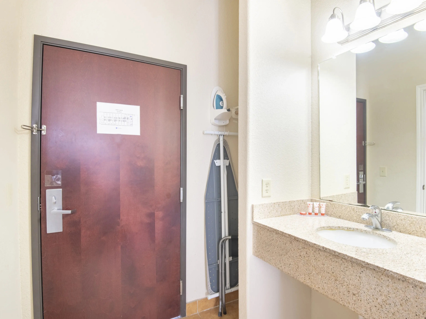 OYO Townhouse Clute Lake Jackson