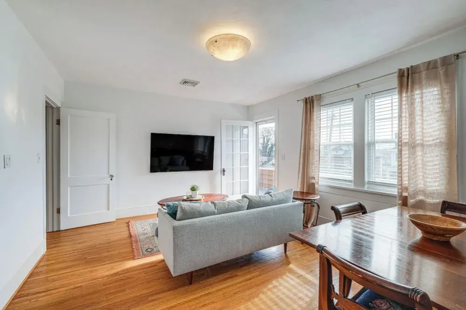 < 3 Mi to Dtwn Roanoke: Inviting Unit w/ Balcony