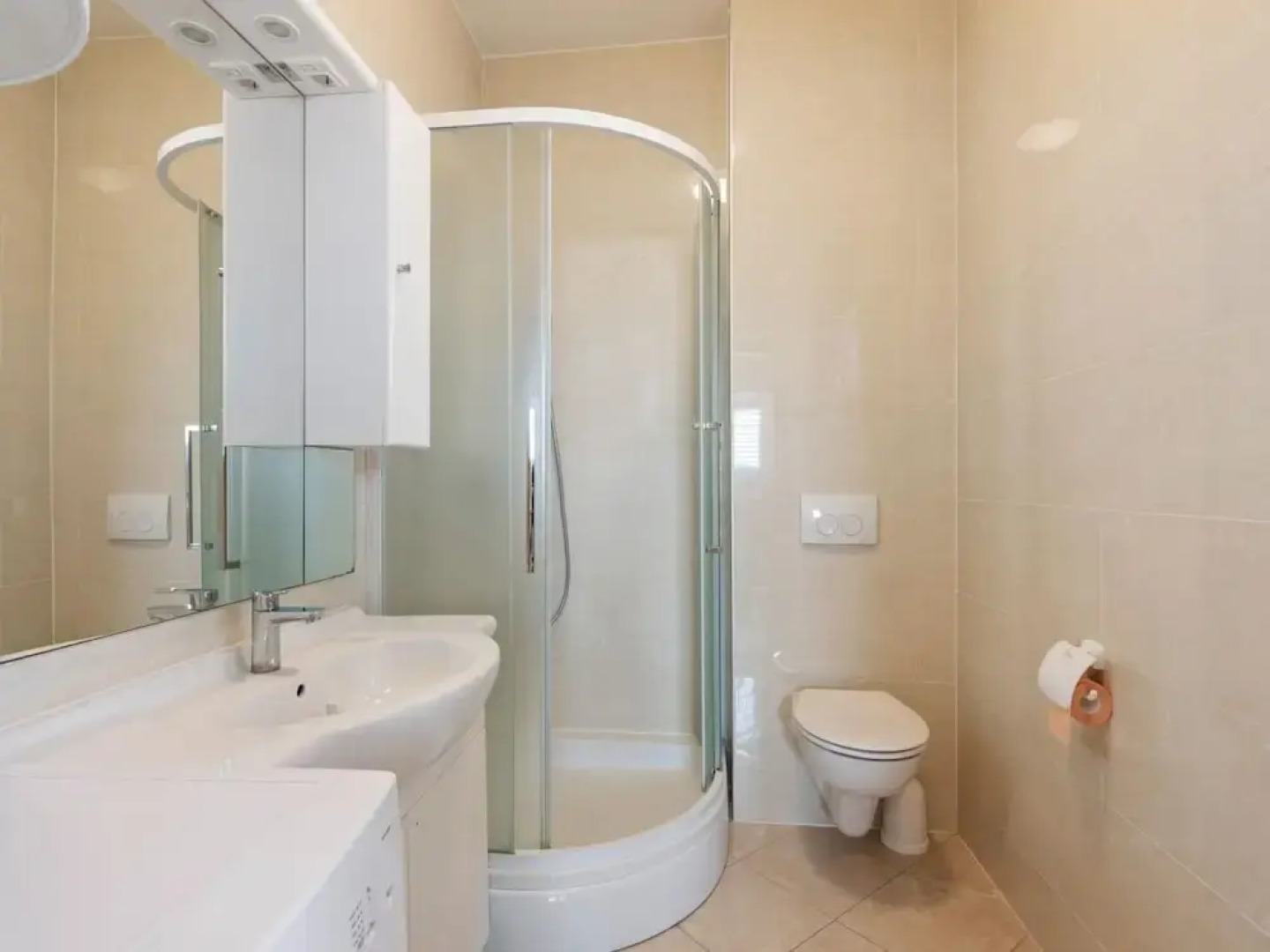 Simplistic Apartment in Neviđane near Sea Beach