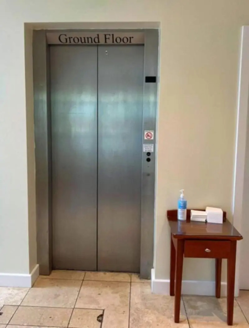 Admiralty Hotel & Restaurant