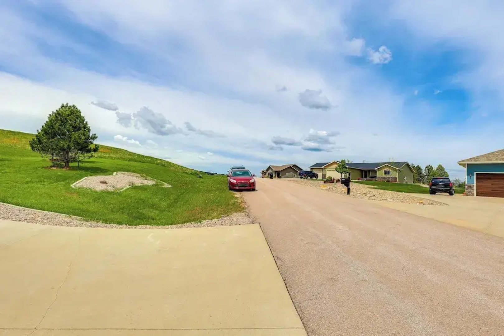 Spearfish Retreat w/ Fireplace + Mountain Views!