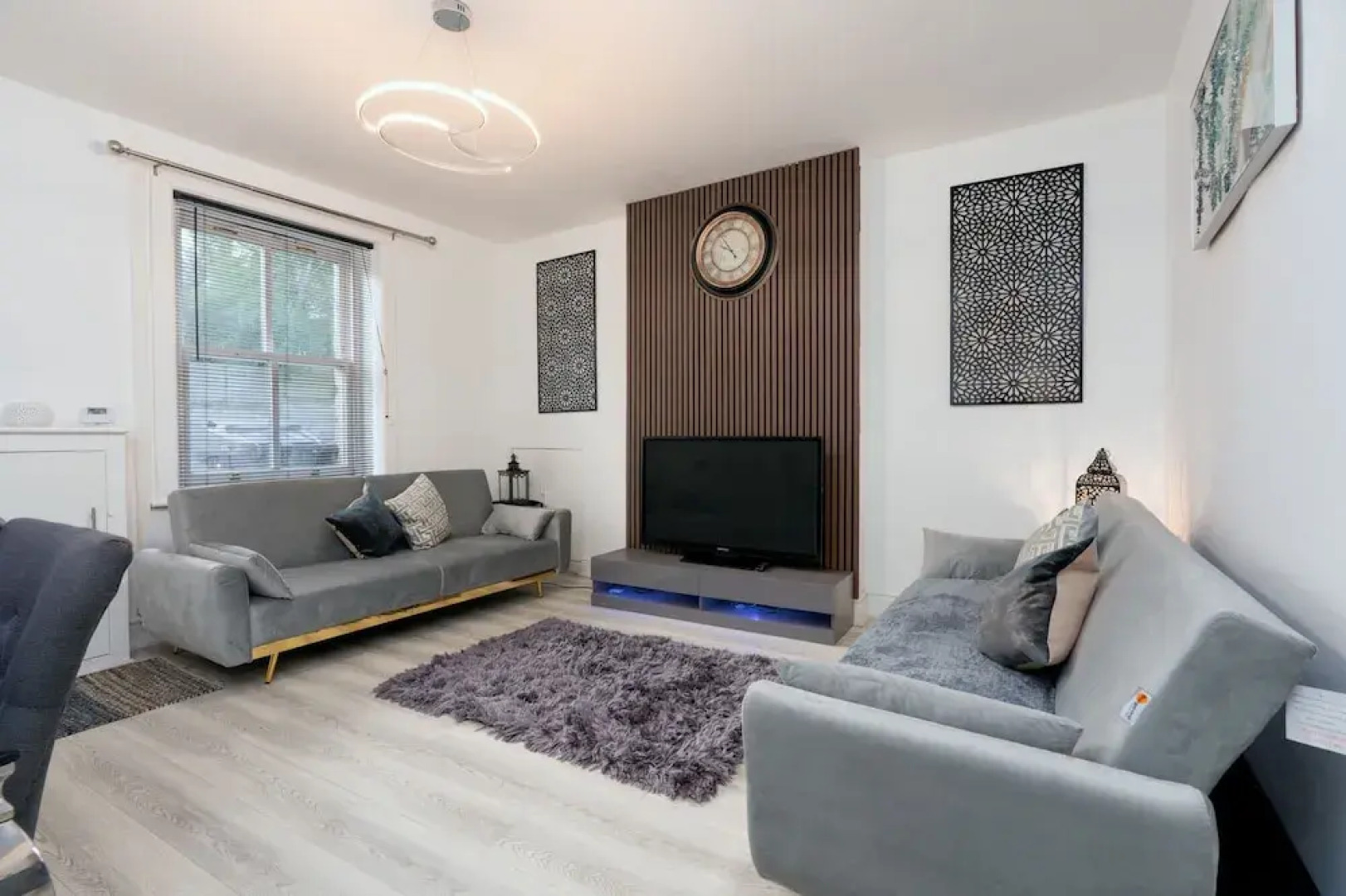 Cosy Cottage - Sleeps 6, Parking & Pet Friendly!