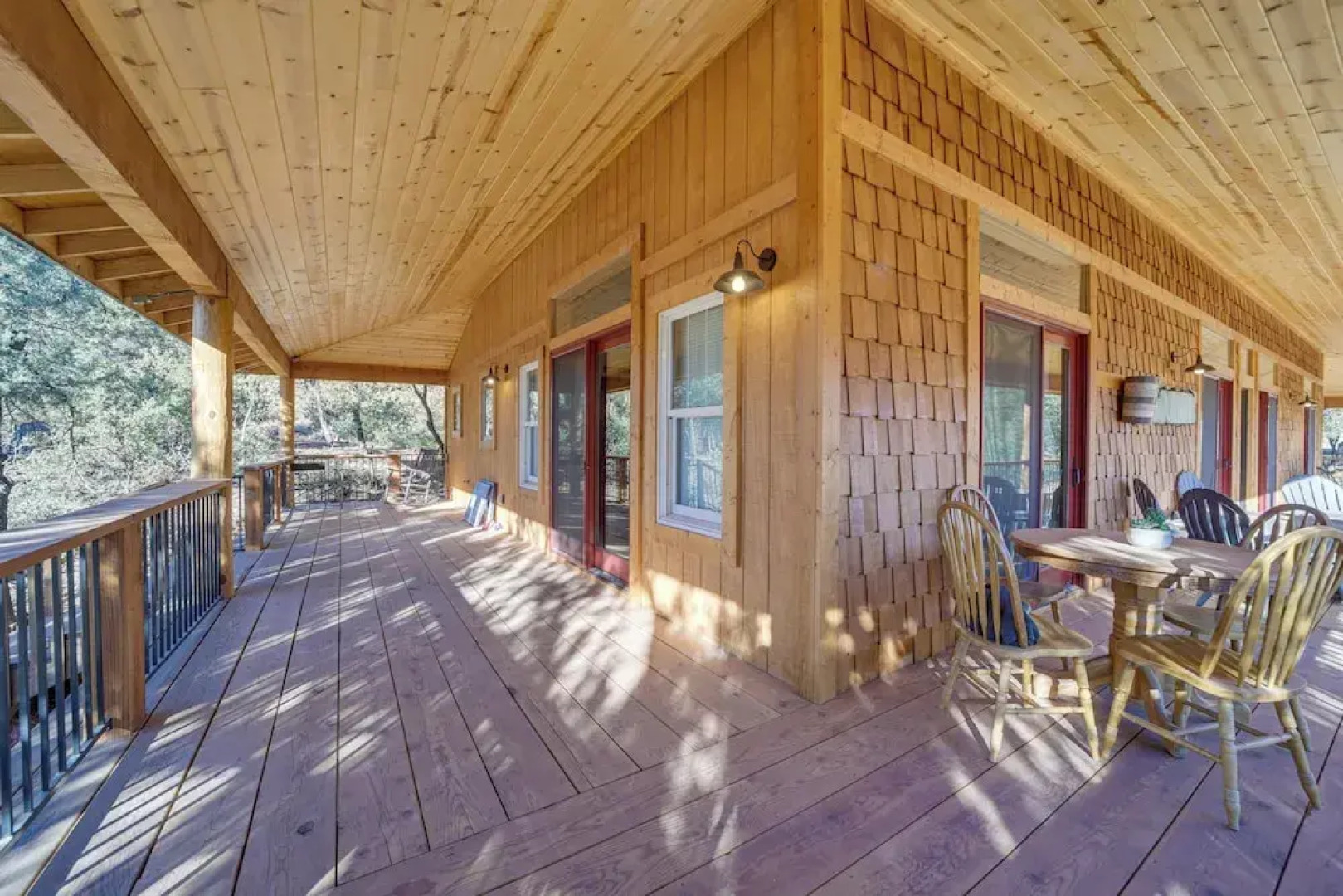 'lavender Lodge' Mountain-view Pine Cabin w/ Deck